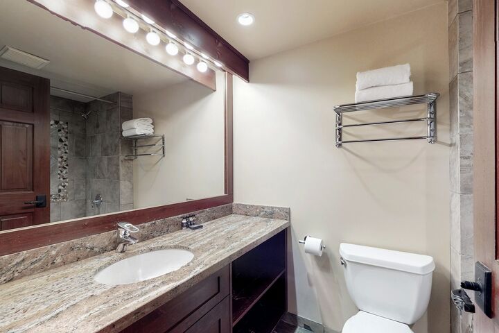 #314/315 - Ensuite Bathroom
