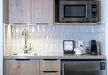 Gallery Thumbnail (Deluxe Queen Suite Wet Bar)