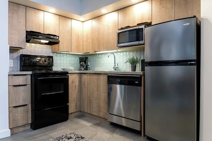 1 Bdrm Suite - Kitchen