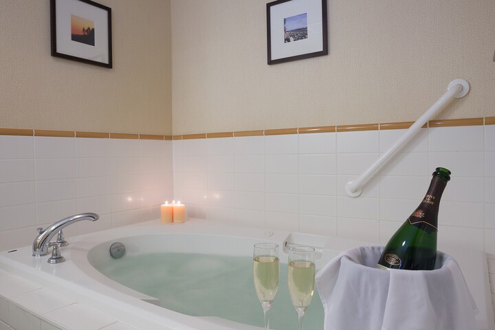 Luxury King Studio Bathroom