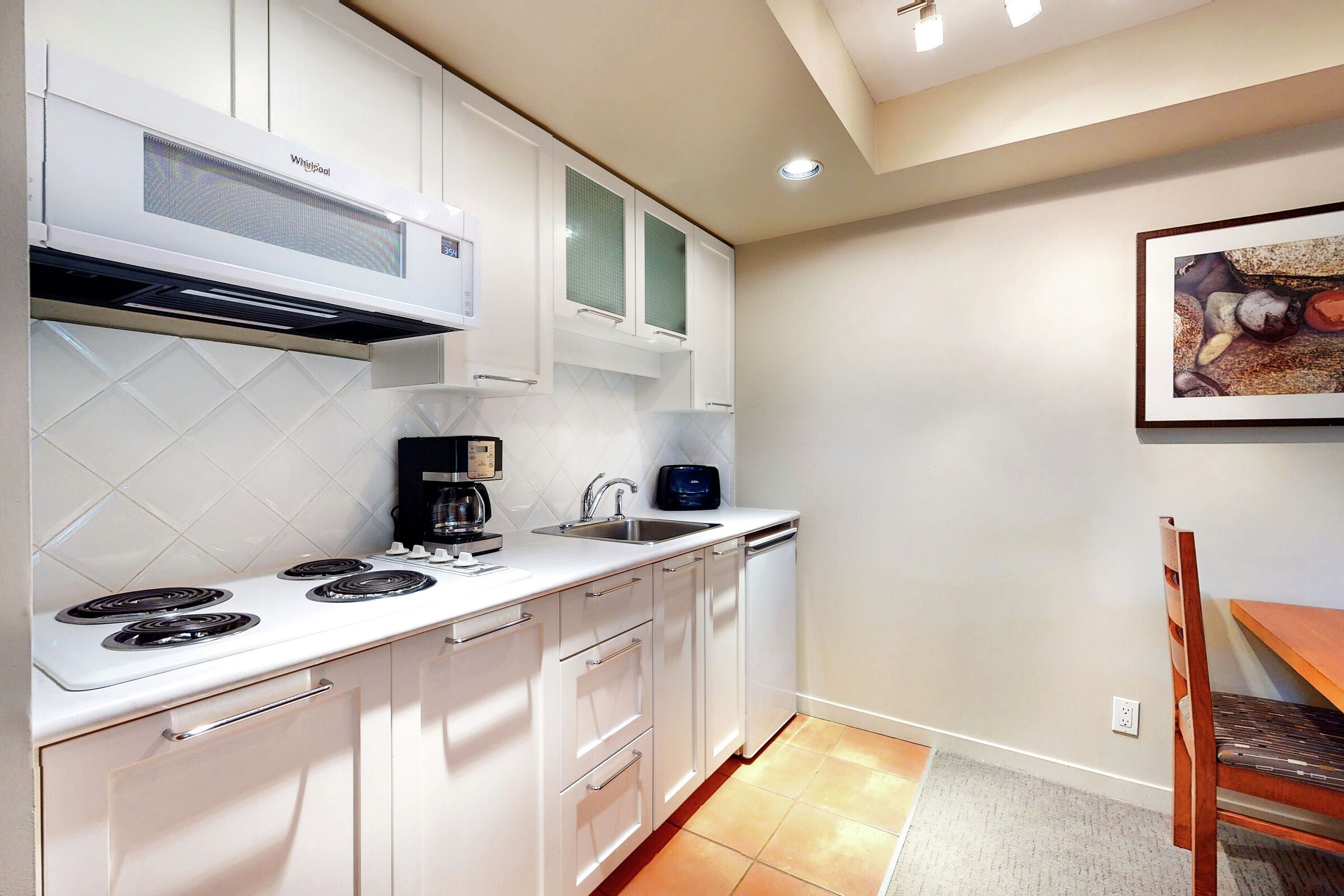 #210 - Studio Kitchenette