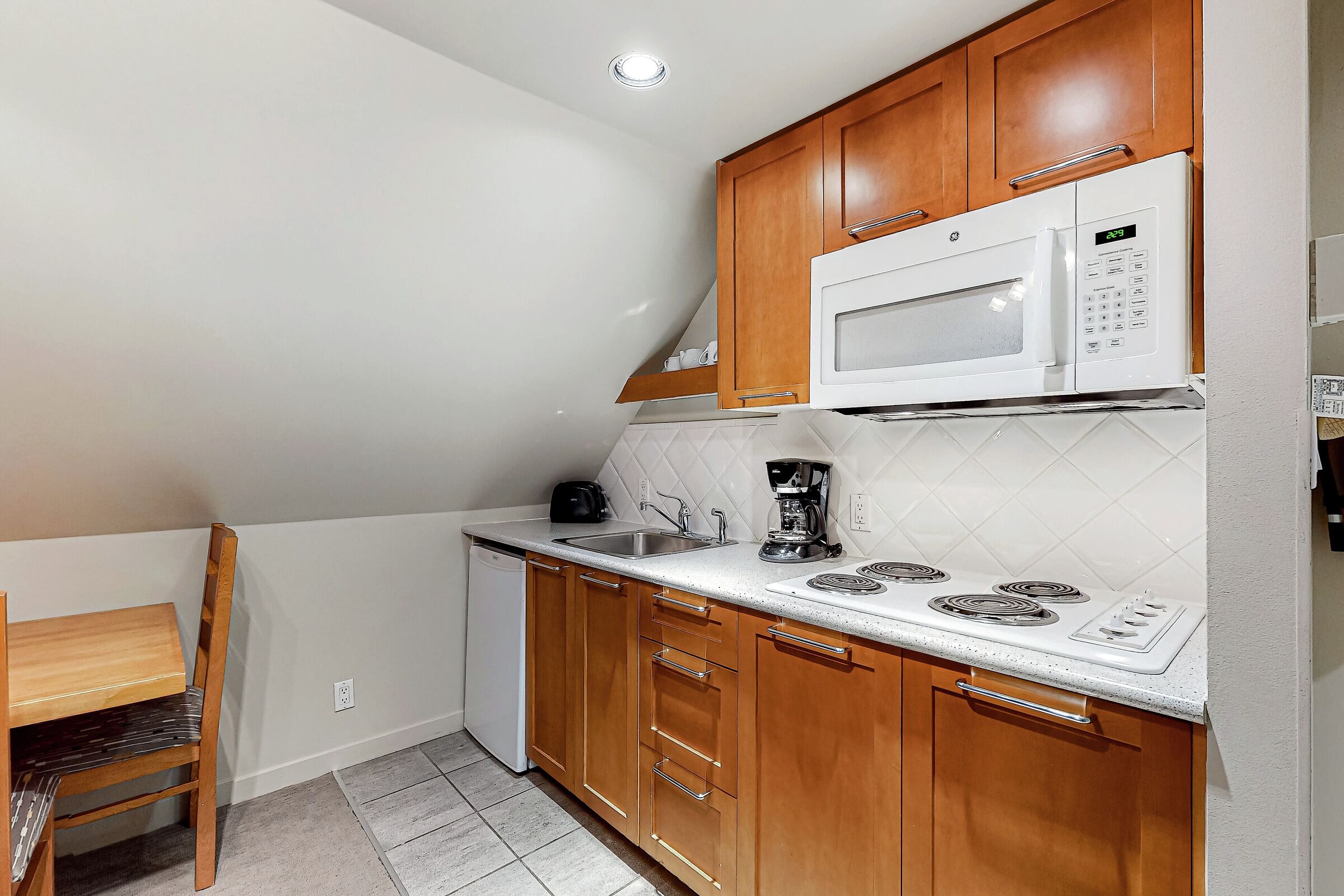 #619 - Studio Kitchenette