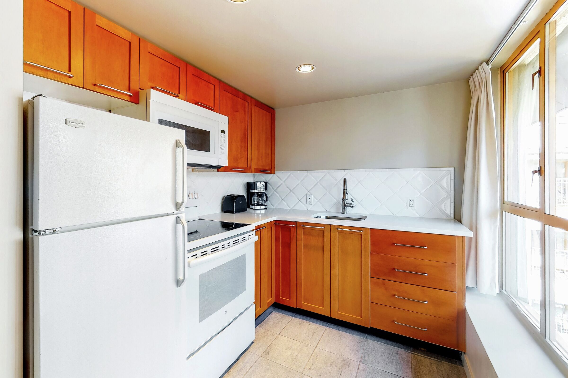 #413 - Studio Kitchen