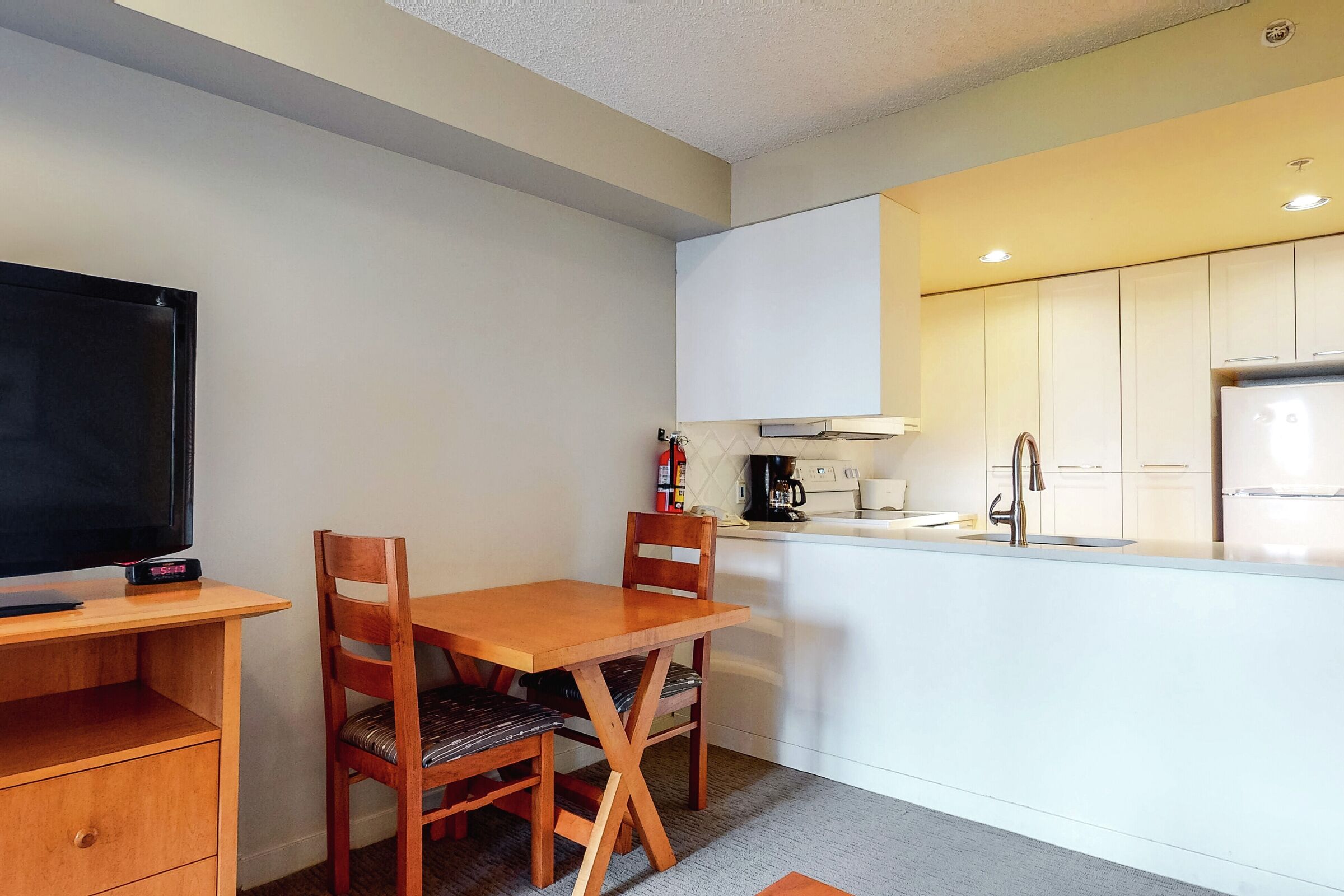 #214 - Studio Dining Area & Kitchen