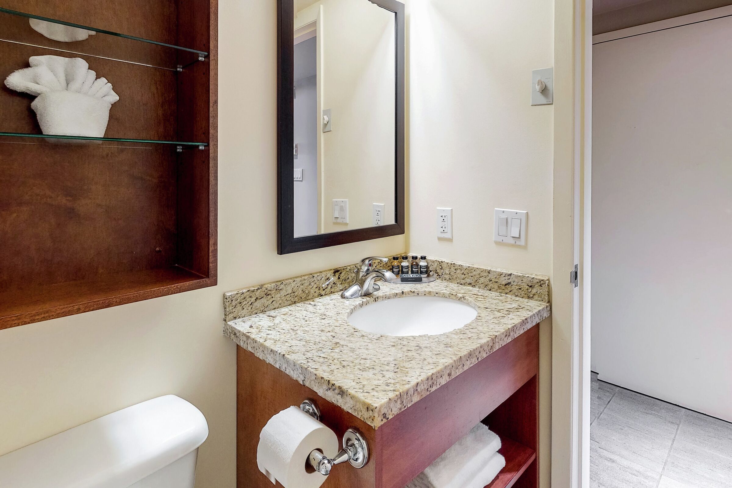 #610 - Studio Bathroom