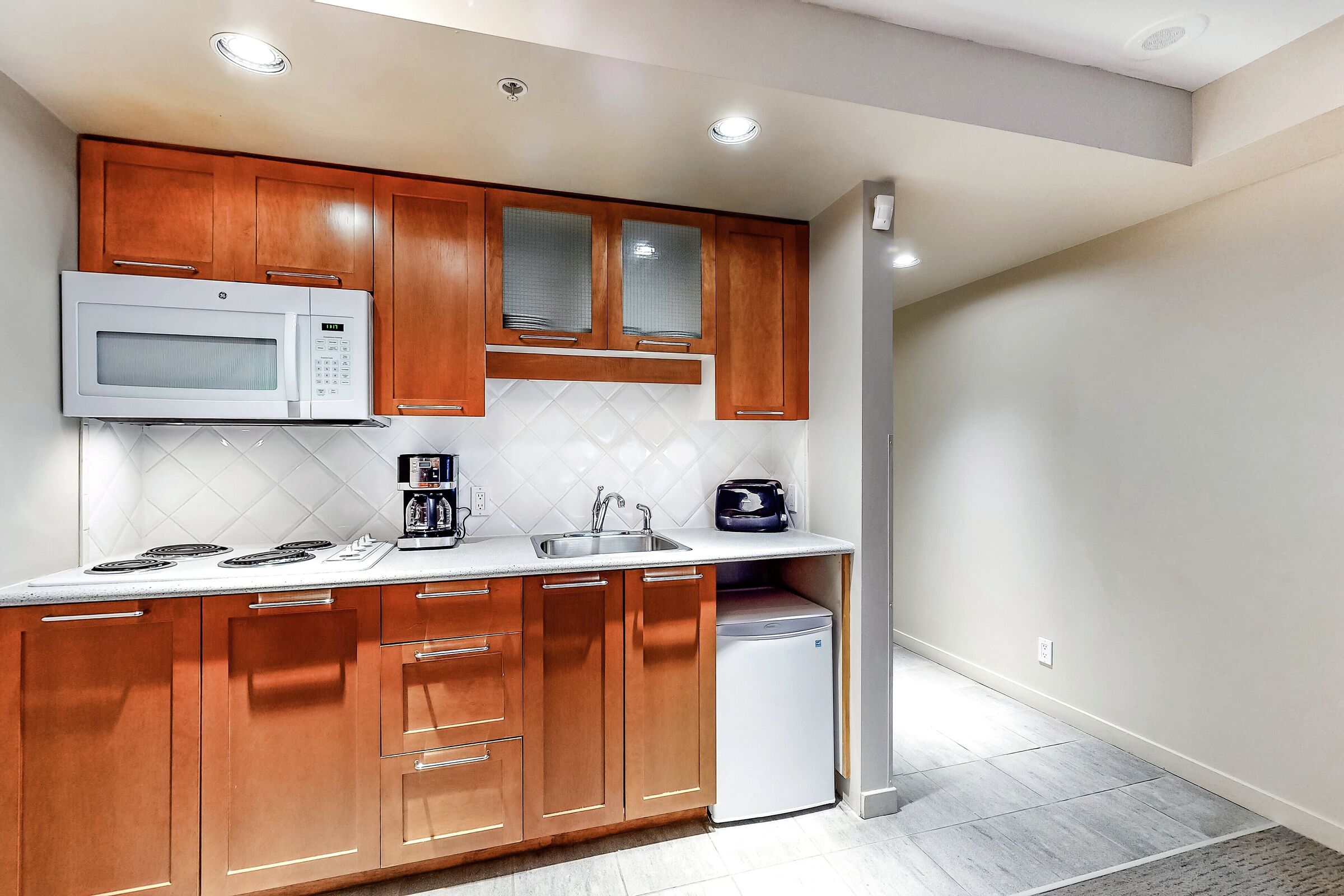 #211 - Studio Kitchenette