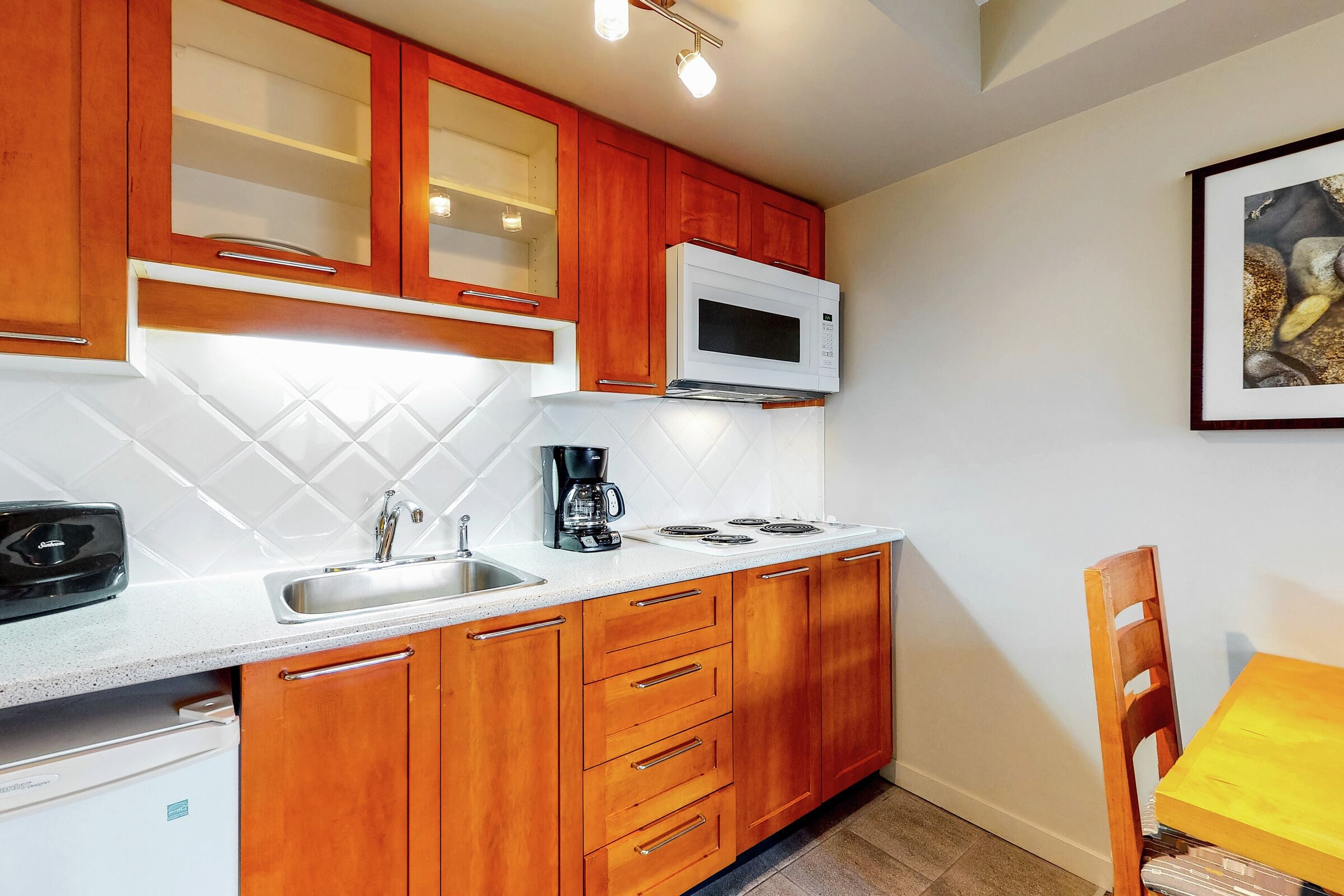 #605 - Studio Kitchenette