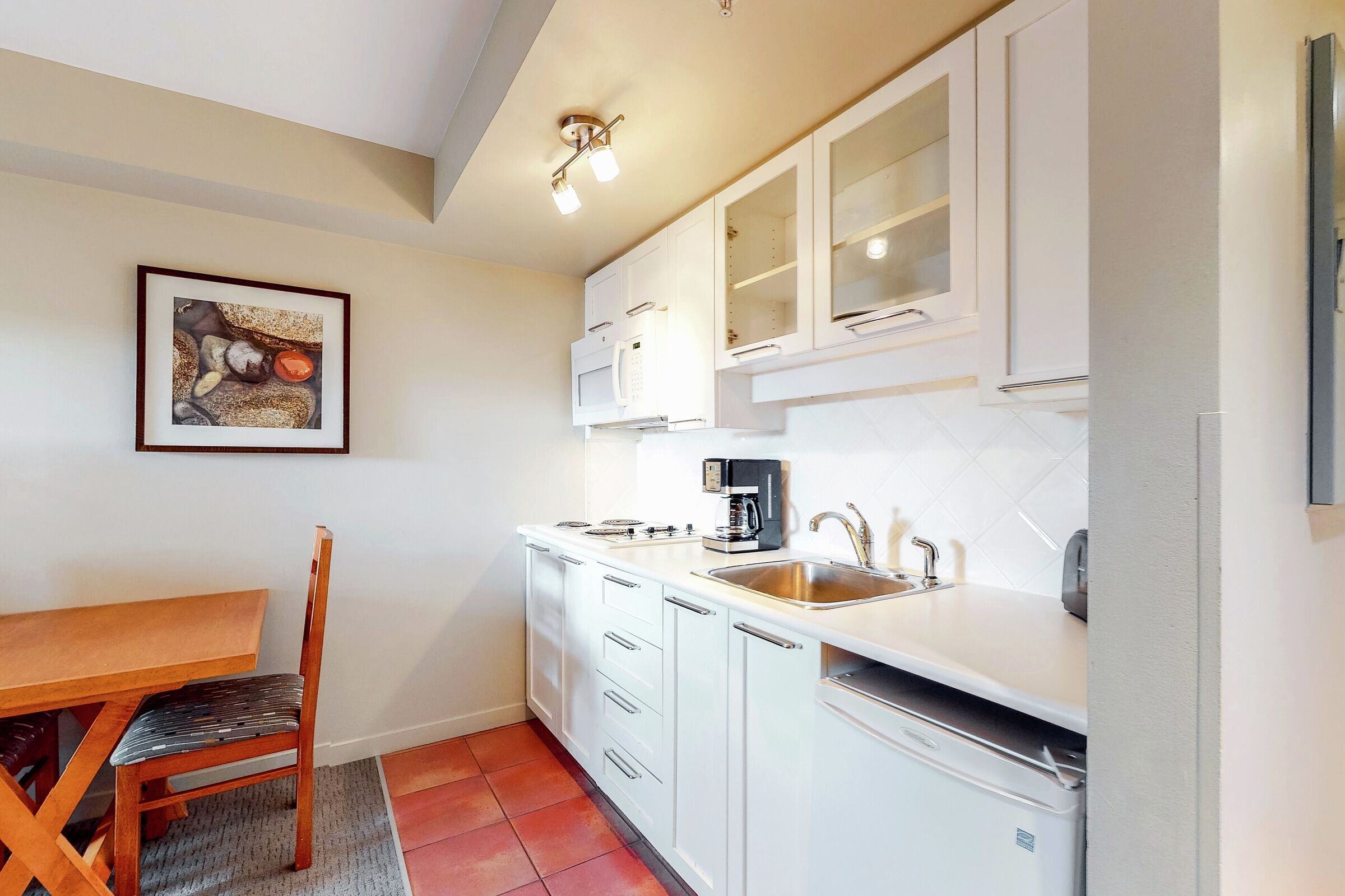 #604 - Studio Kitchenette