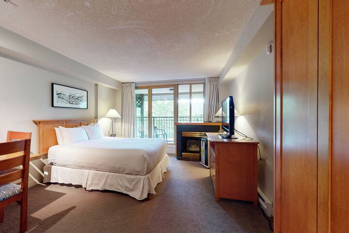 #407 - Studio Sleeping Area