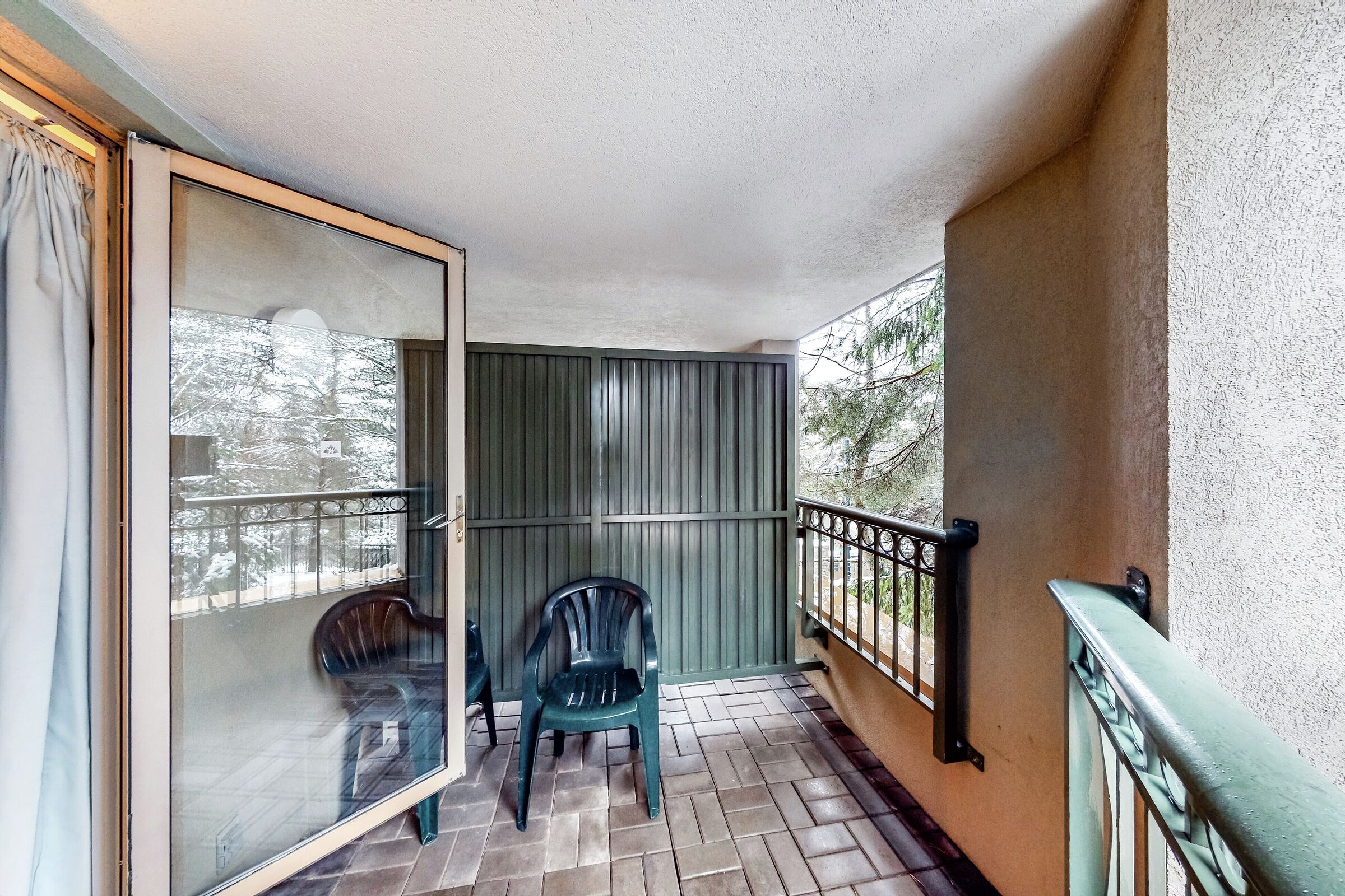 #207 - Studio Balcony