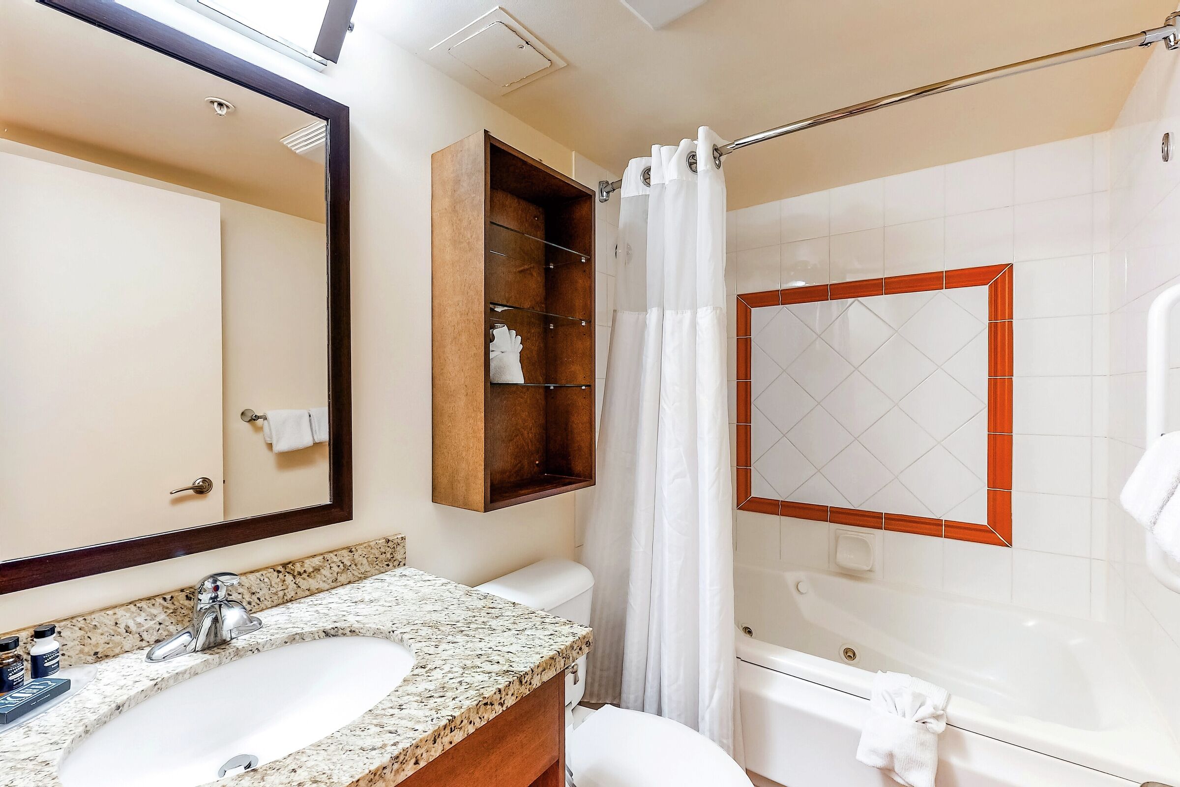 #207 - Studio Bathroom