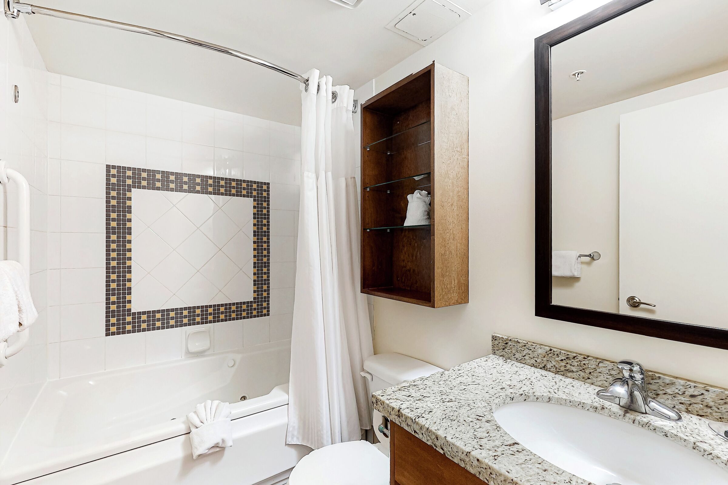 #4407 - Studio Bathroom