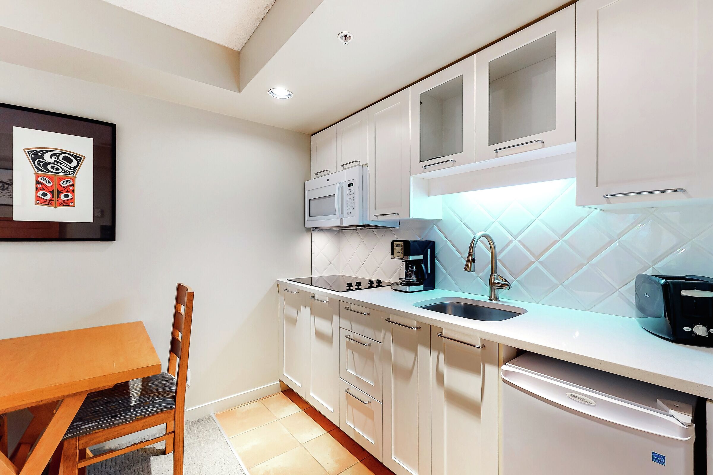 #216 - Studio Kitchenette