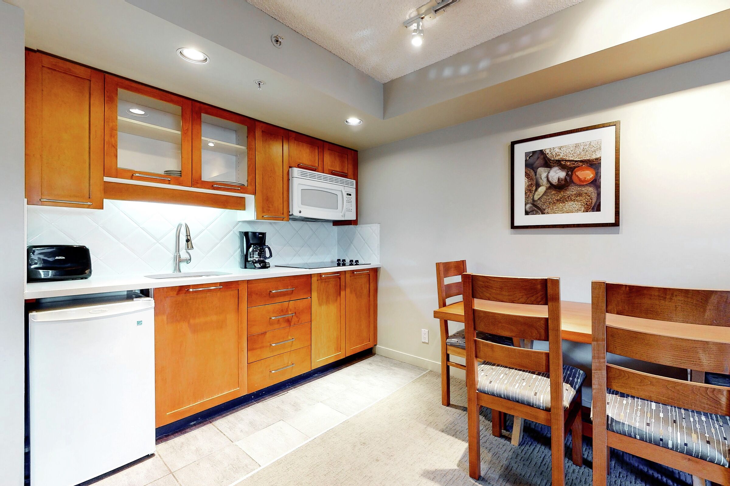 #504 - Studio Dining Area & Kitchenette