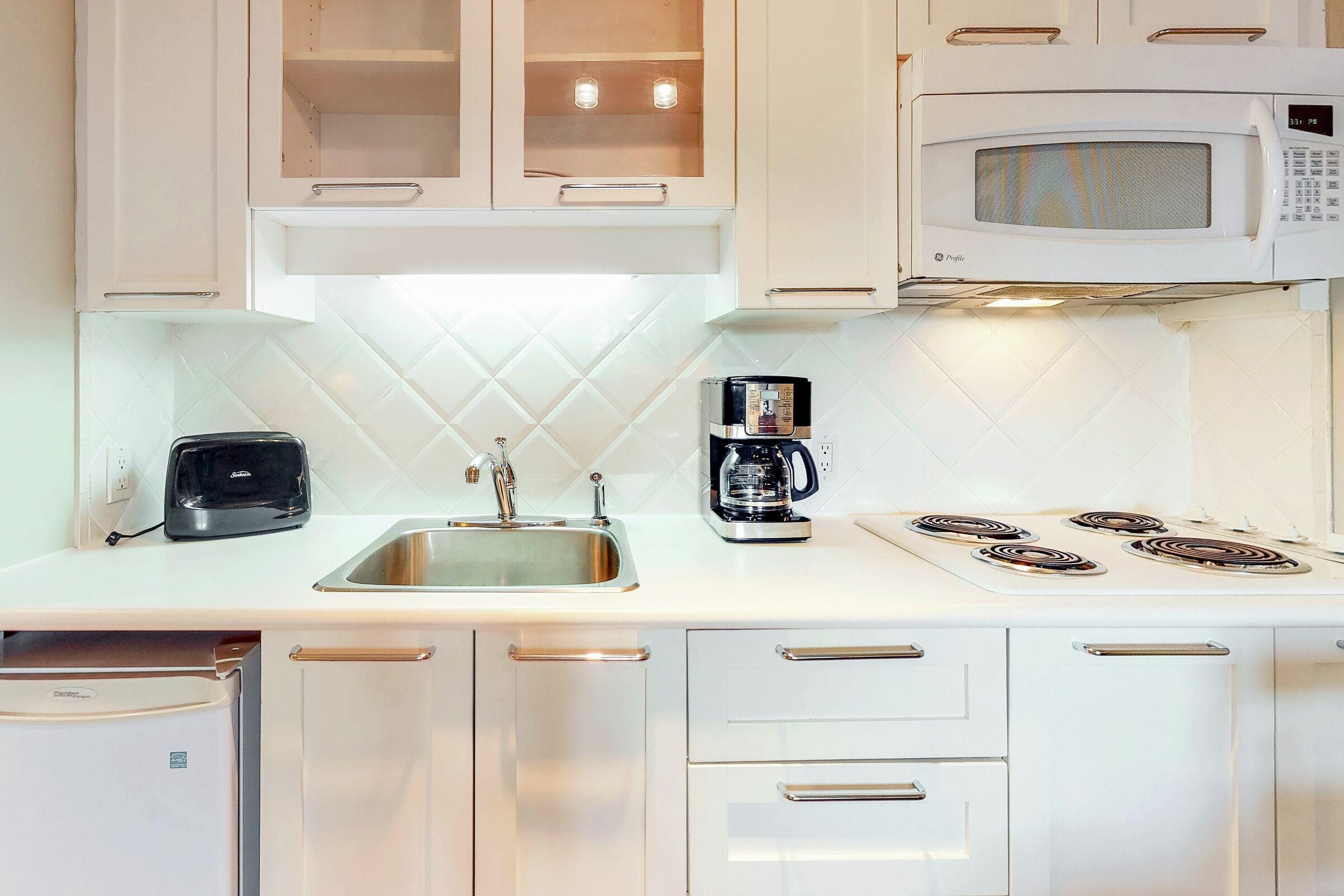 #603 - Studio Kitchenette