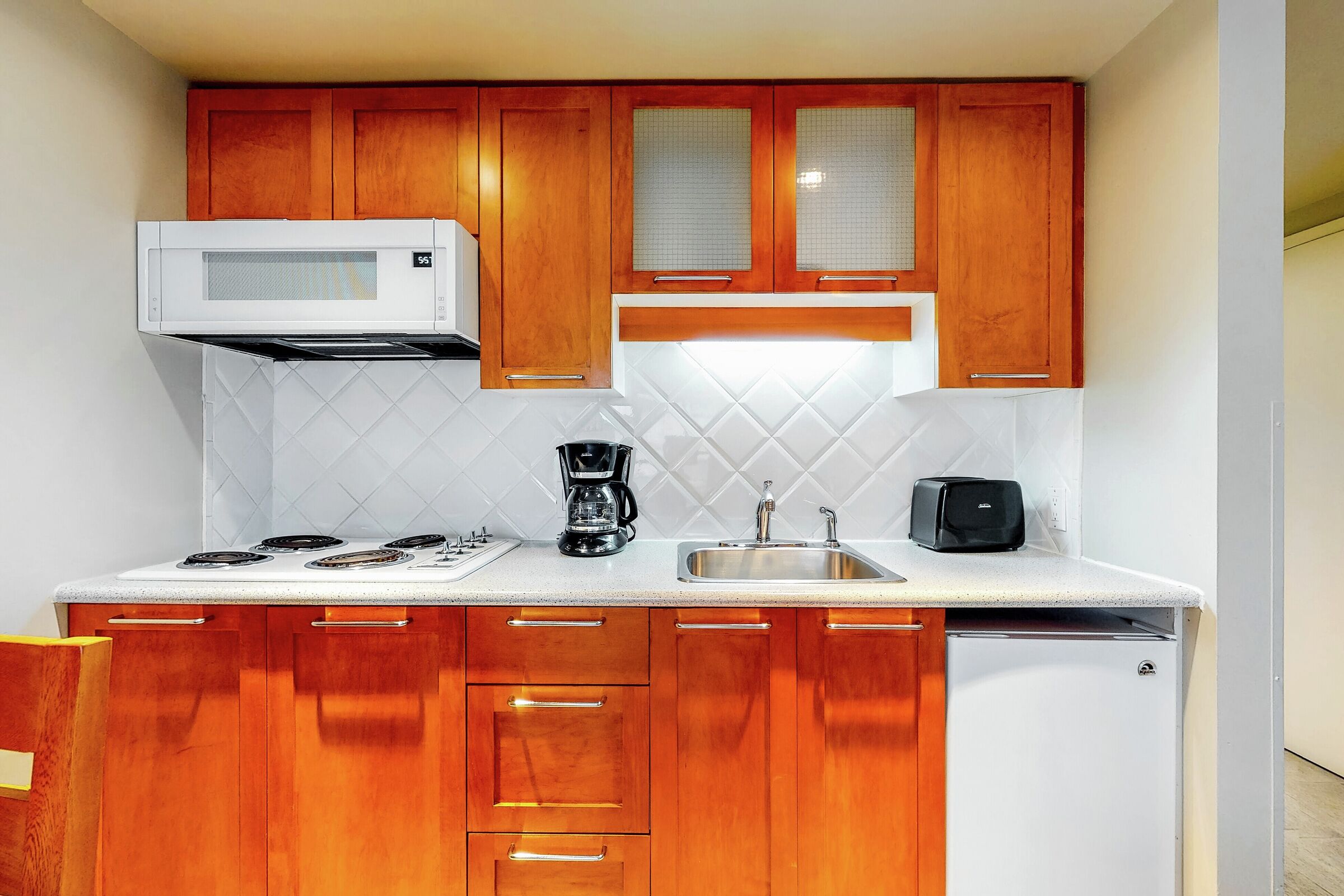 #429 - Studio Kitchenette