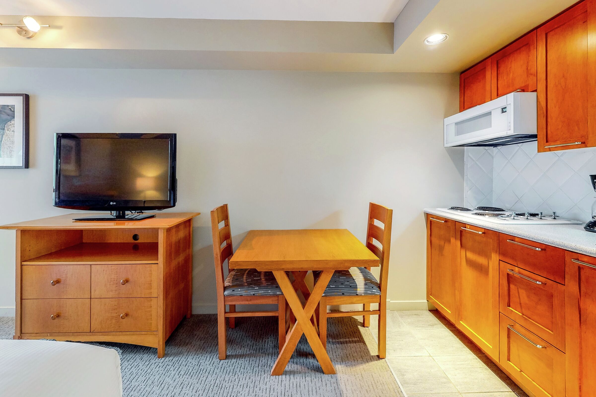 #429 - Studio Dining Area