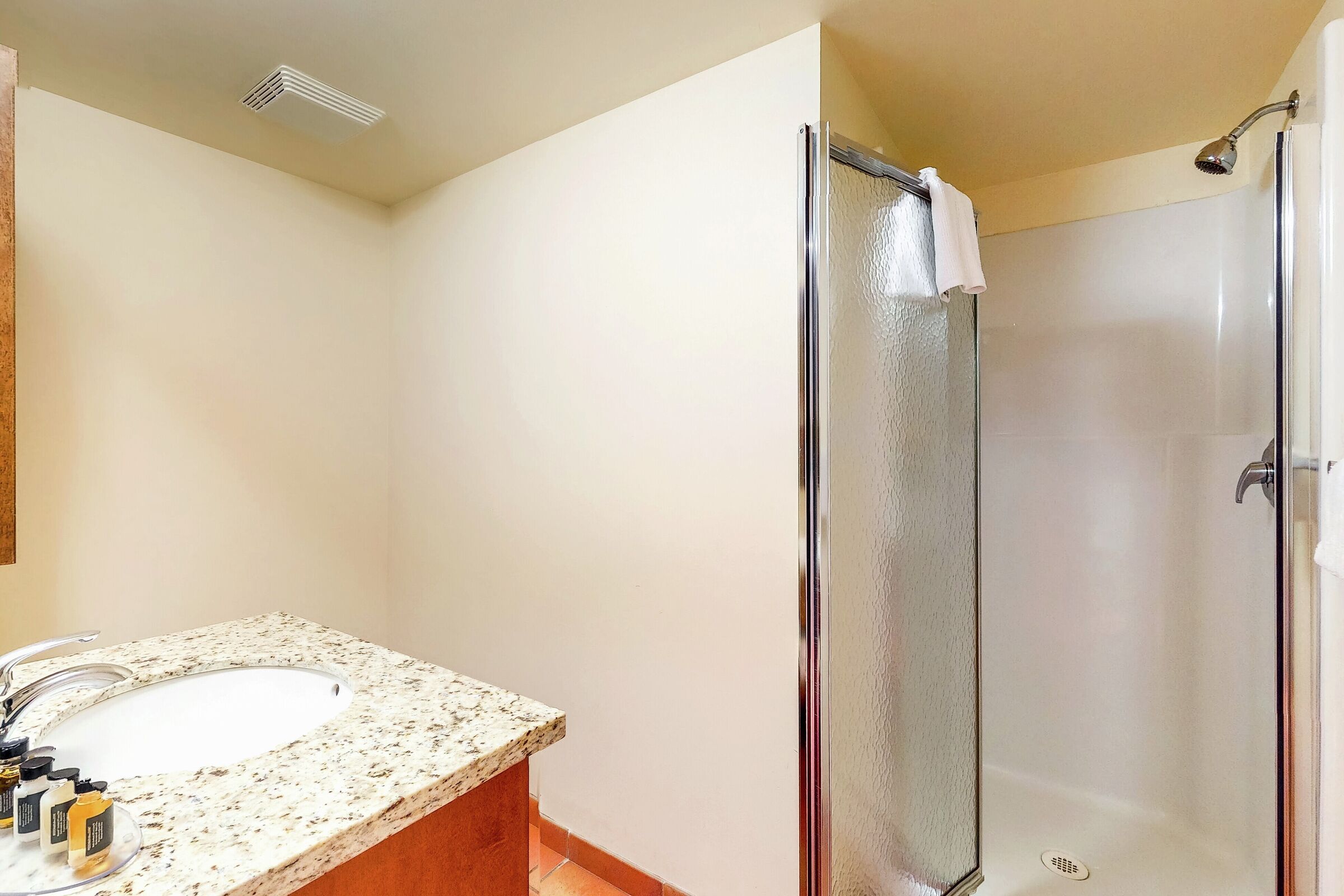 #520 - Studio Bathroom