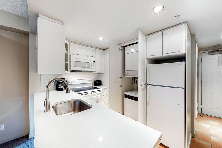 #4403 - Studio Kitchen