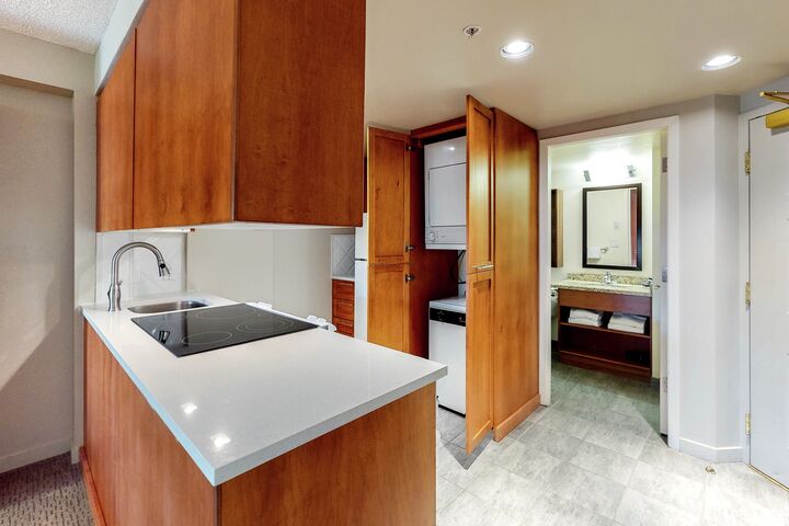 #406 - Studio Kitchen