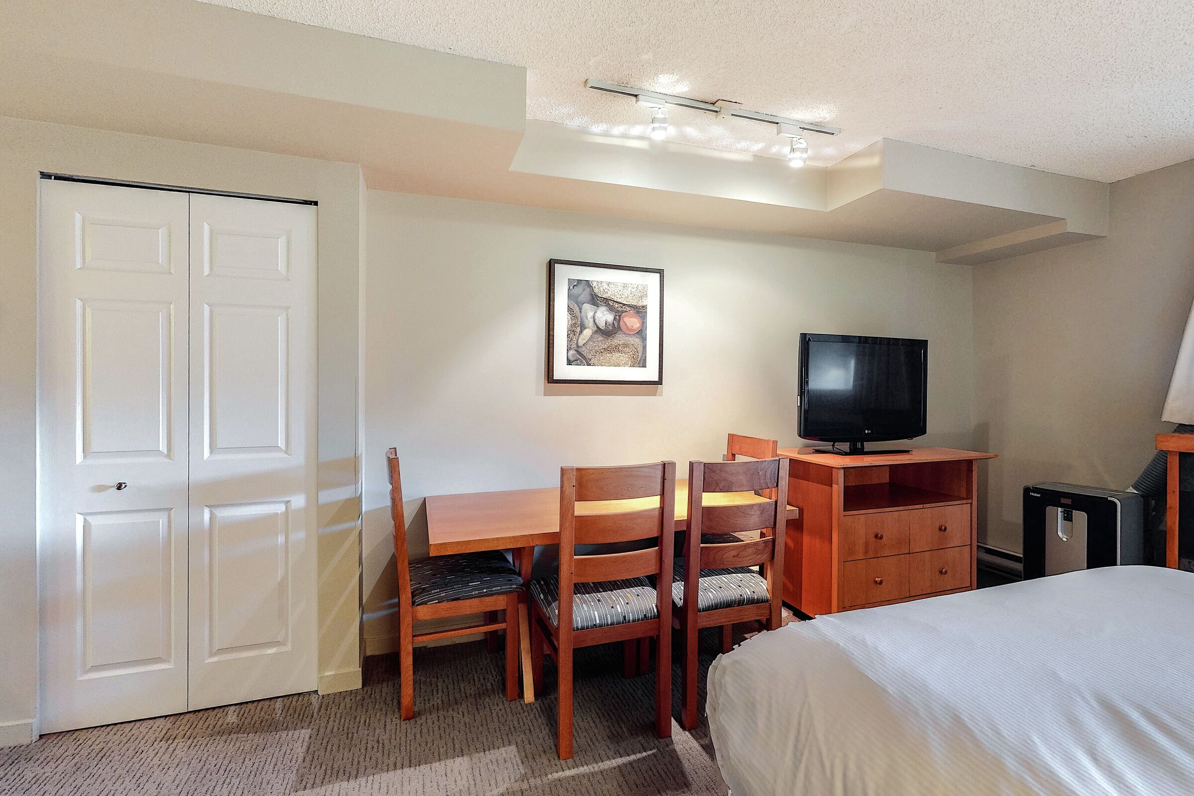 #406 - Studio Dining Area