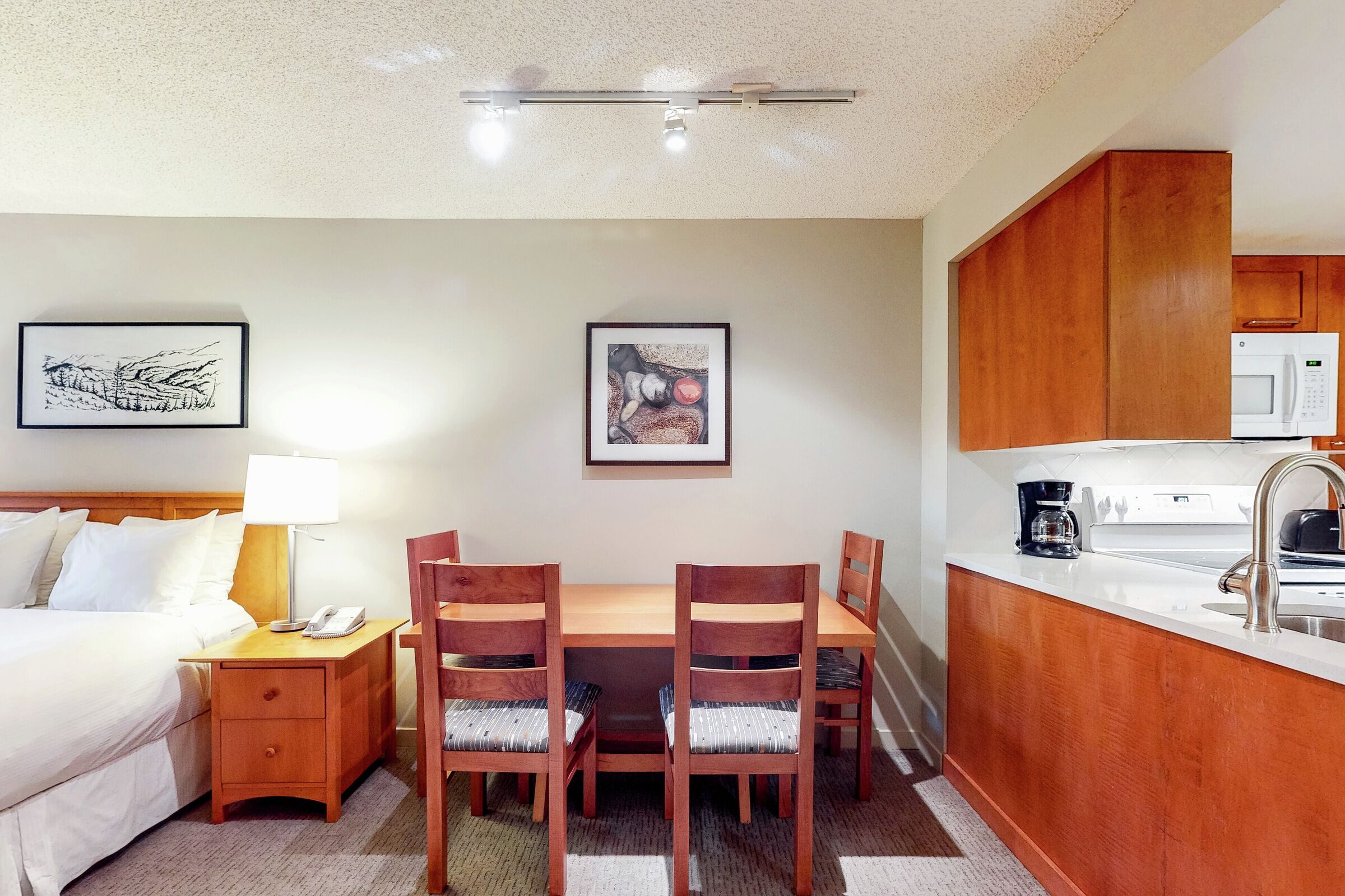 #412 - Studio Dining Area