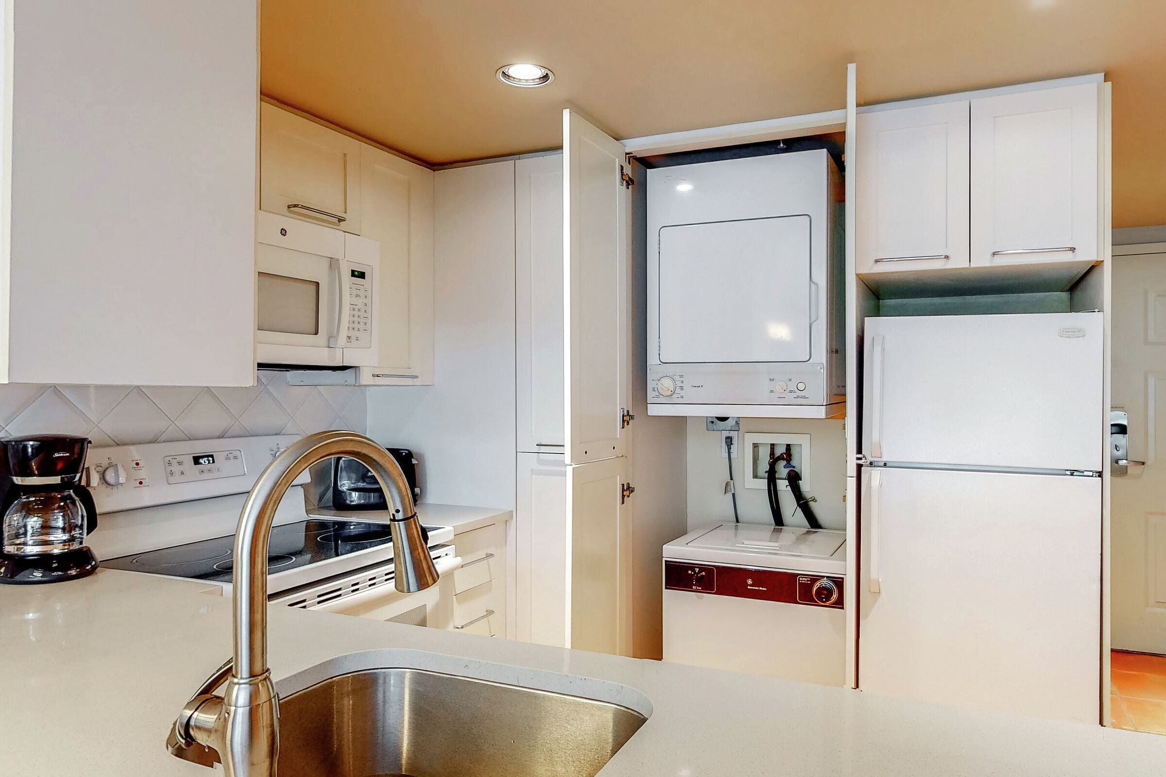 #404 - Studio Kitchen