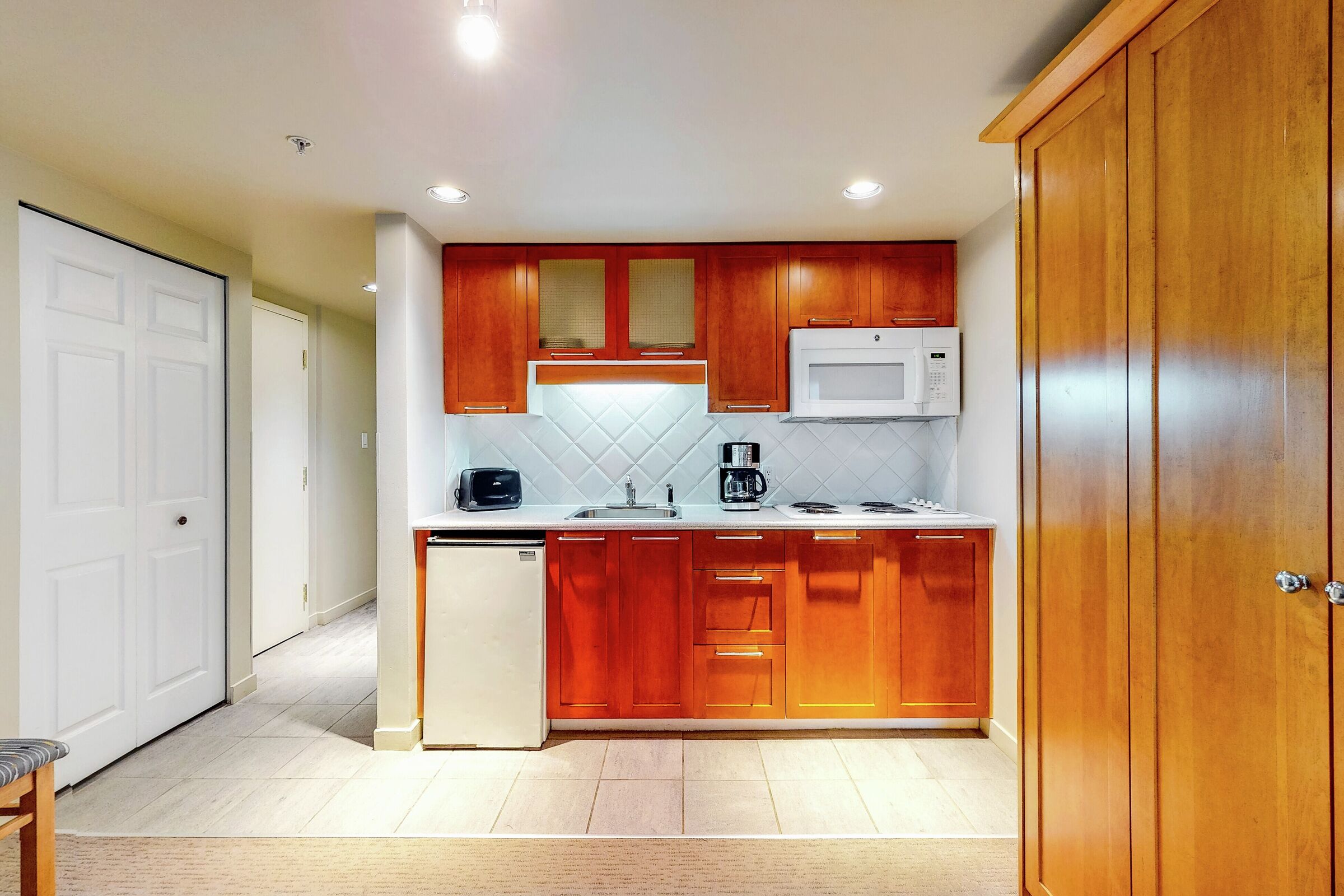 #518 - Studio Kitchenette