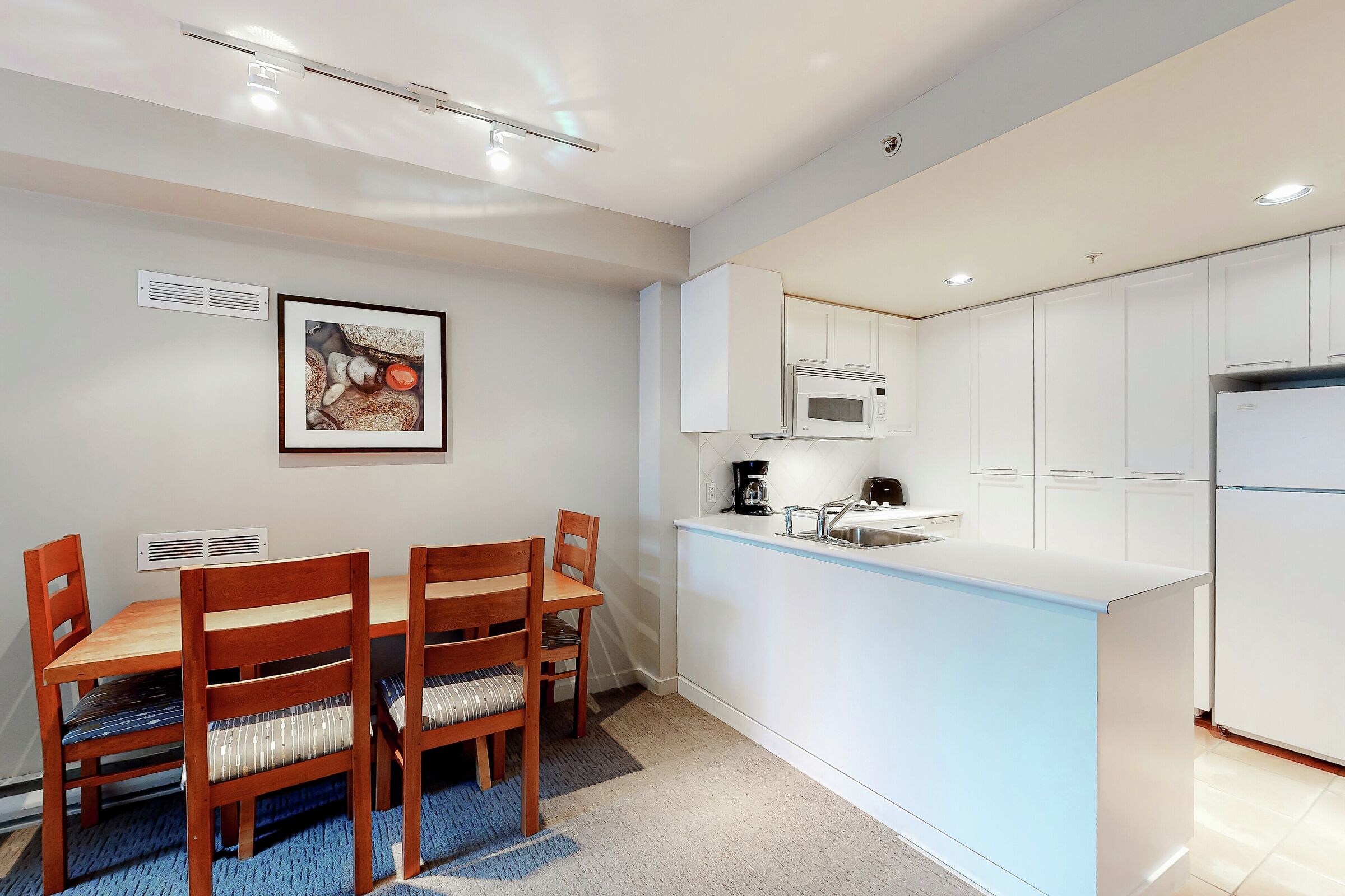 #212 - Studio Dining Area & Kitchen