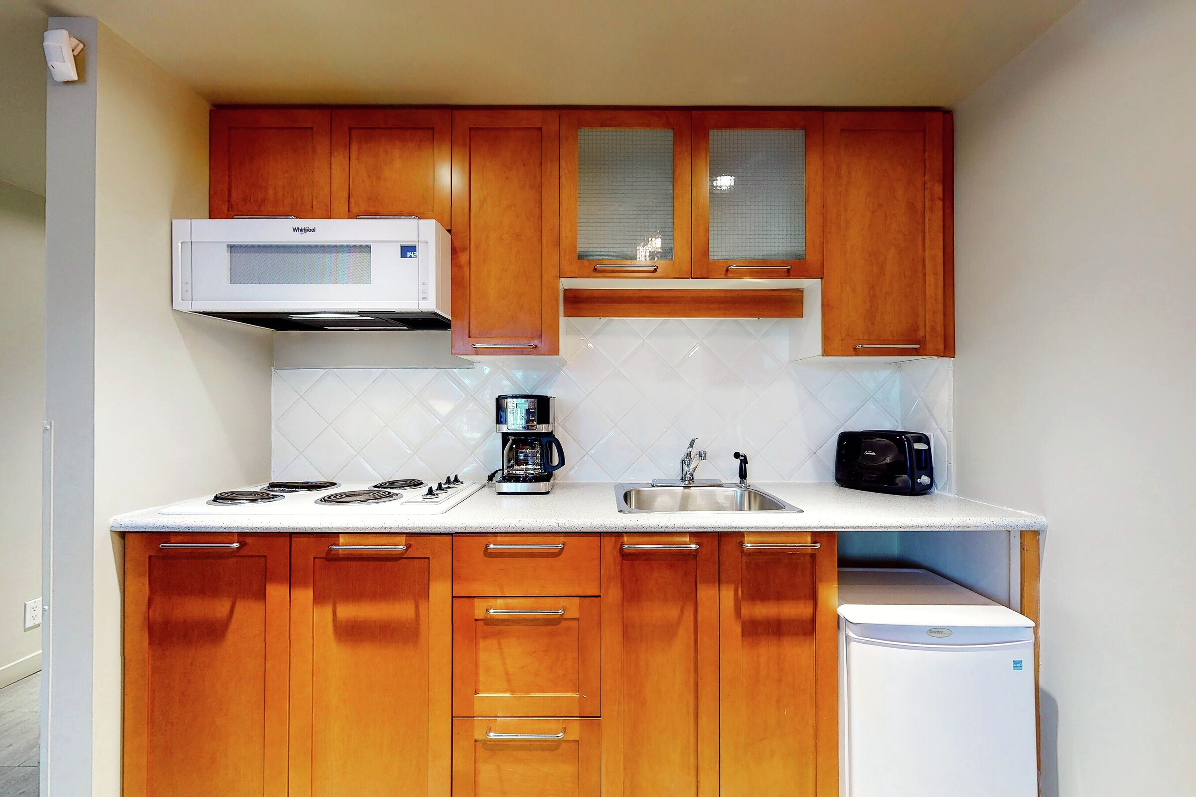 #423 - Studio Kitchenette