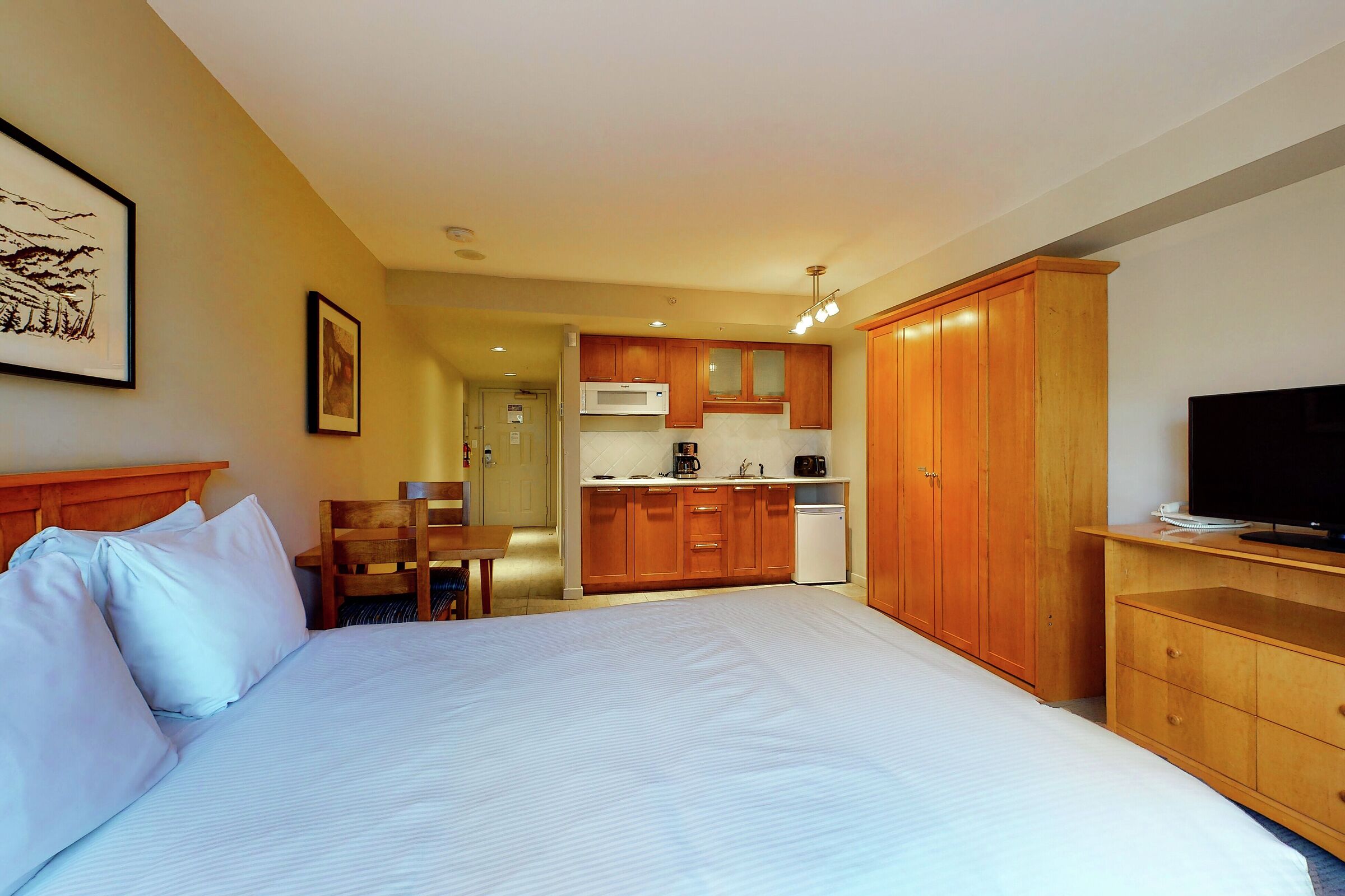 #423 - Studio Sleeping Area