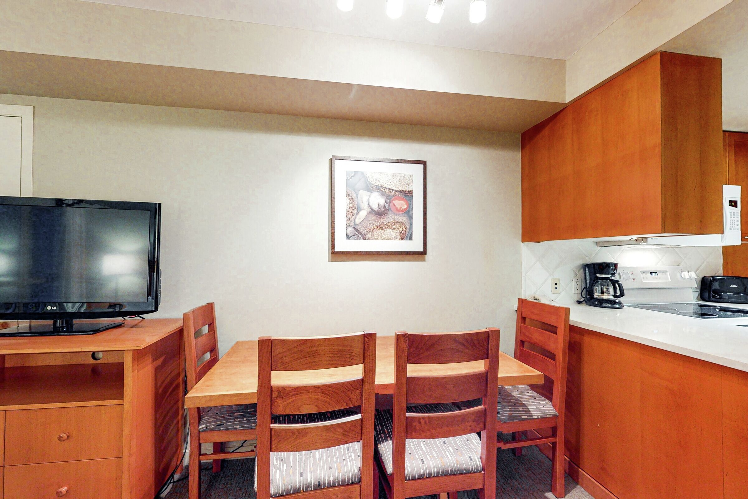#309 - Studio Dining Area