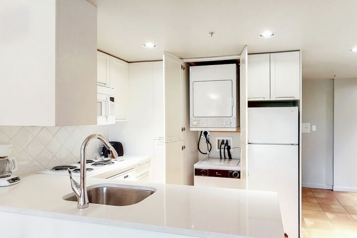 #425 - Studio Kitchen