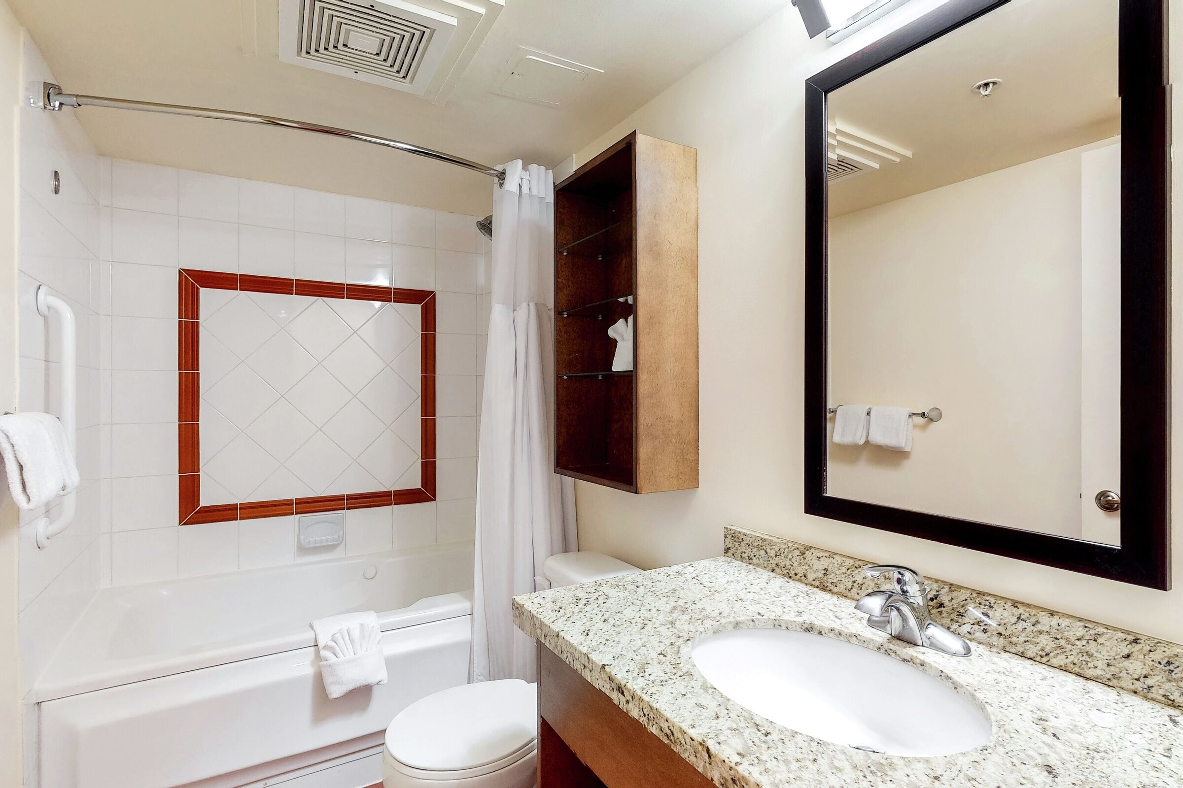 #425 - Studio Bathroom