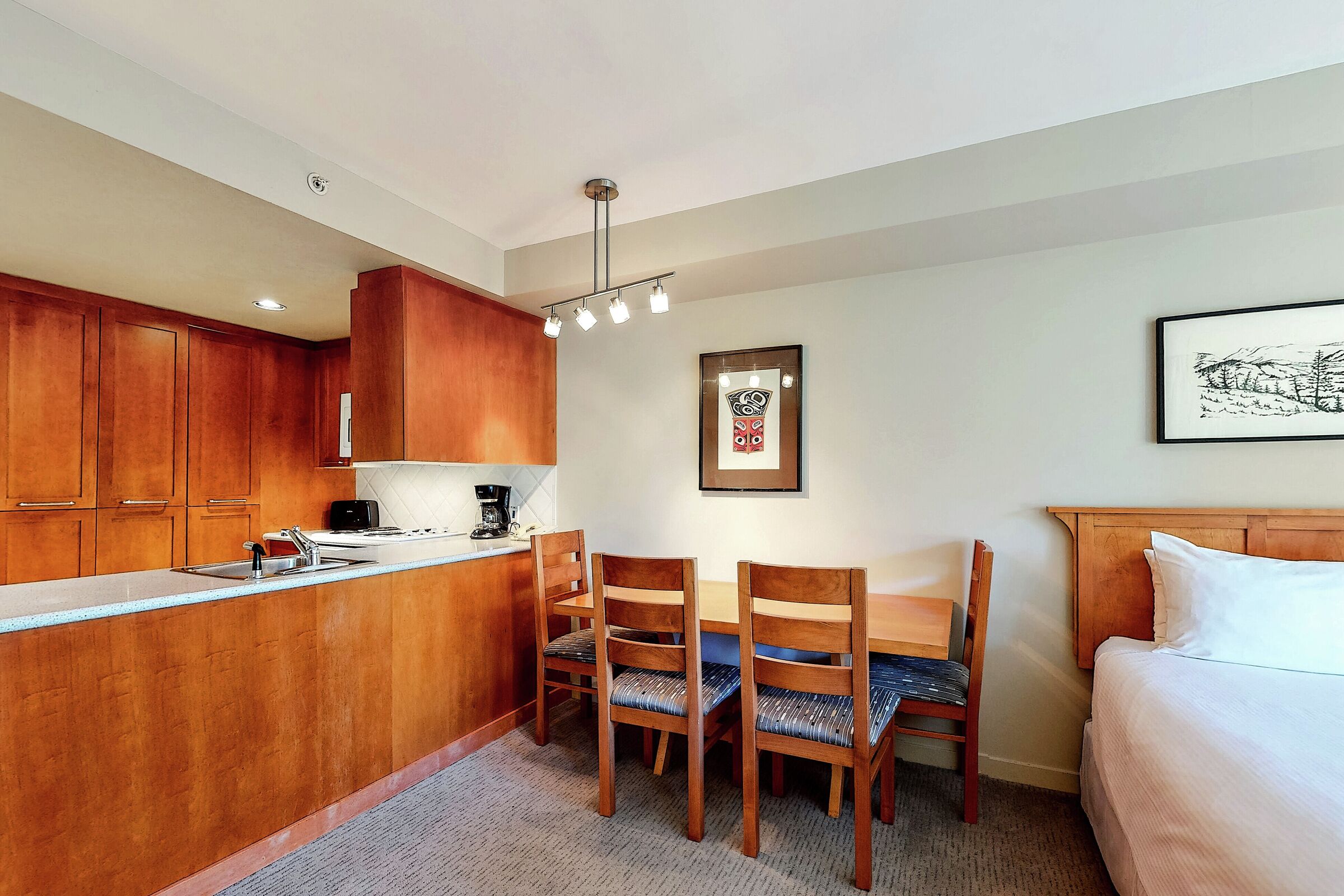 #405 - Studio Dining Area & Kitchen