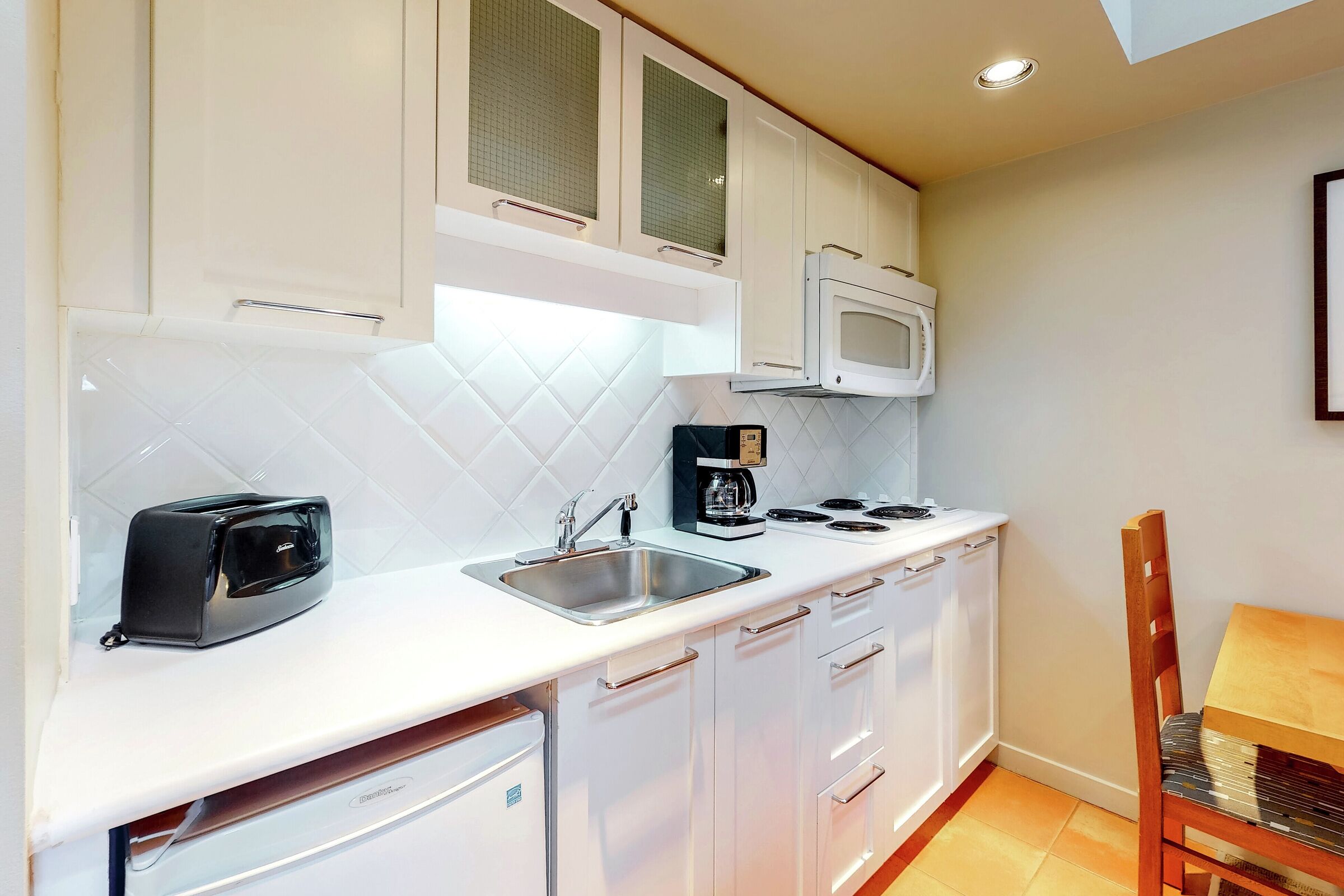 #617 - Studio Kitchenette
