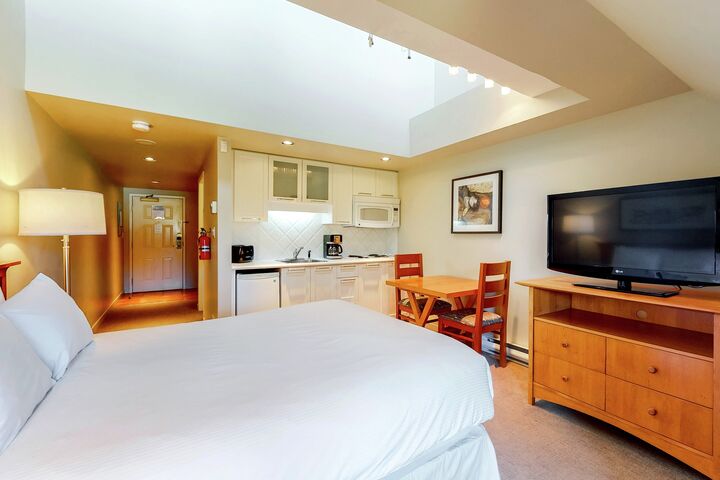 #617 - Studio Sleeping Area