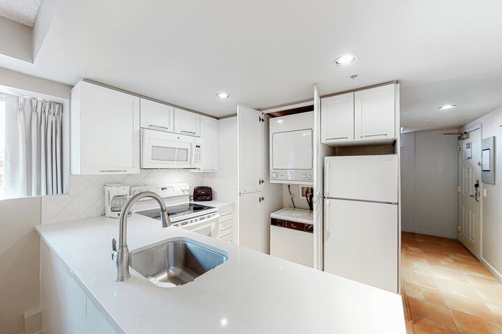 #4401 - Studio Kitchen