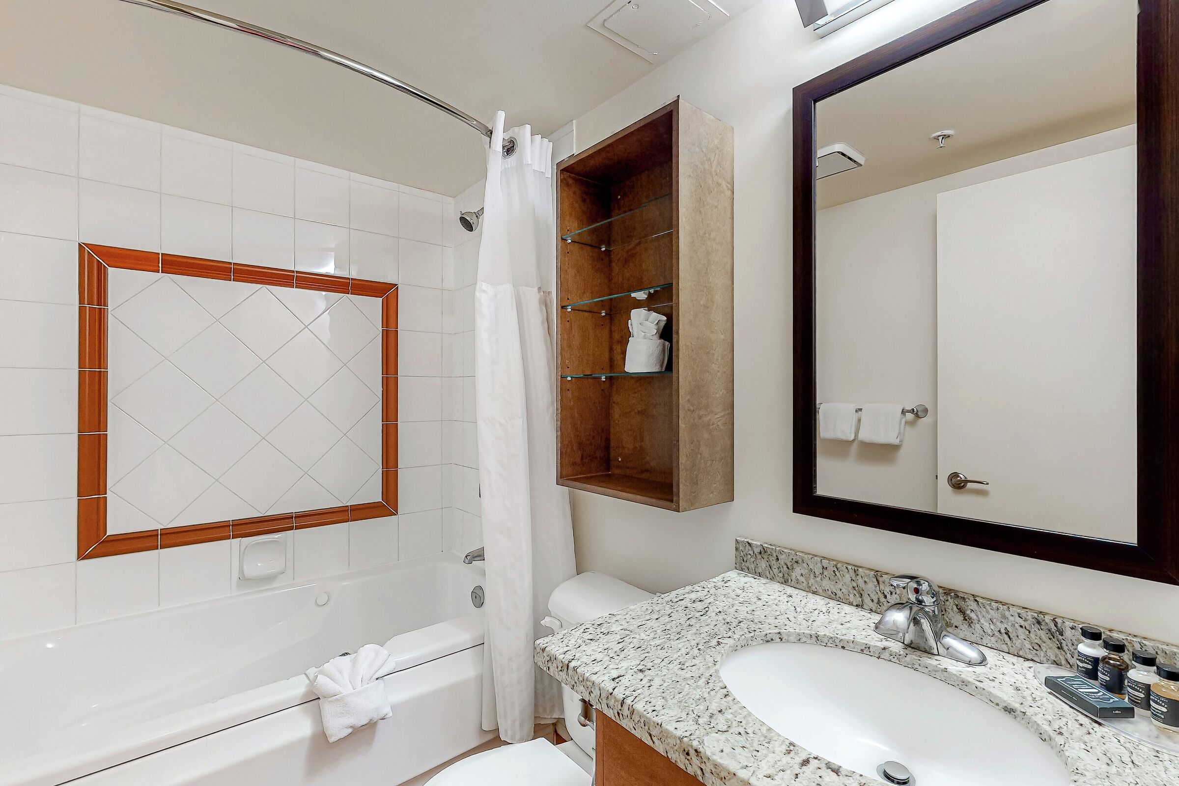 #4401 - Studio Bathroom