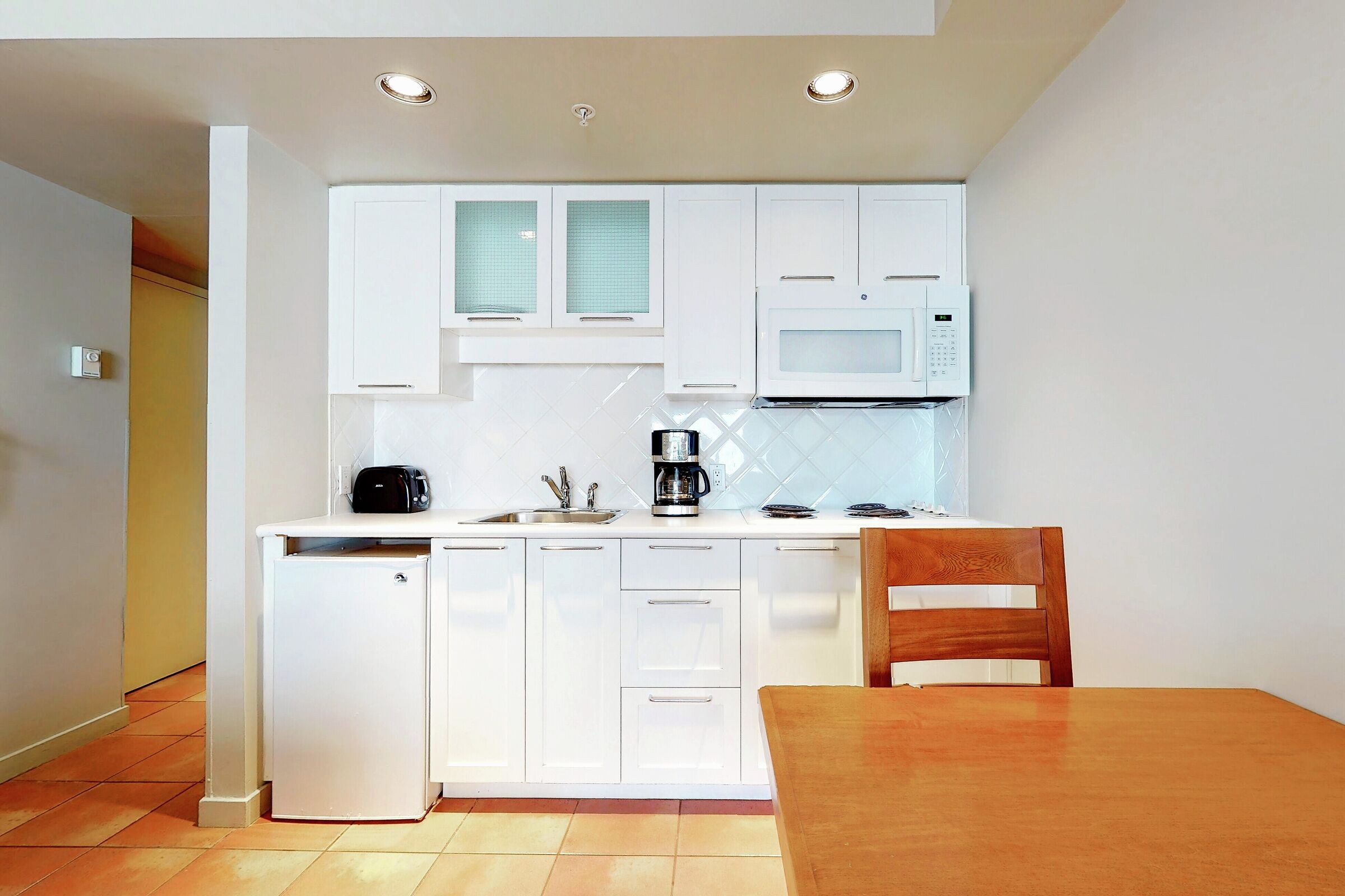 #428 - Studio Kitchenette