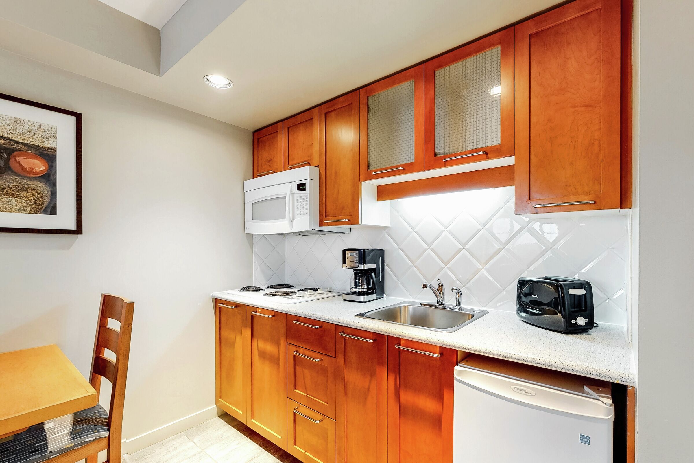 #527 - Studio Kitchenette