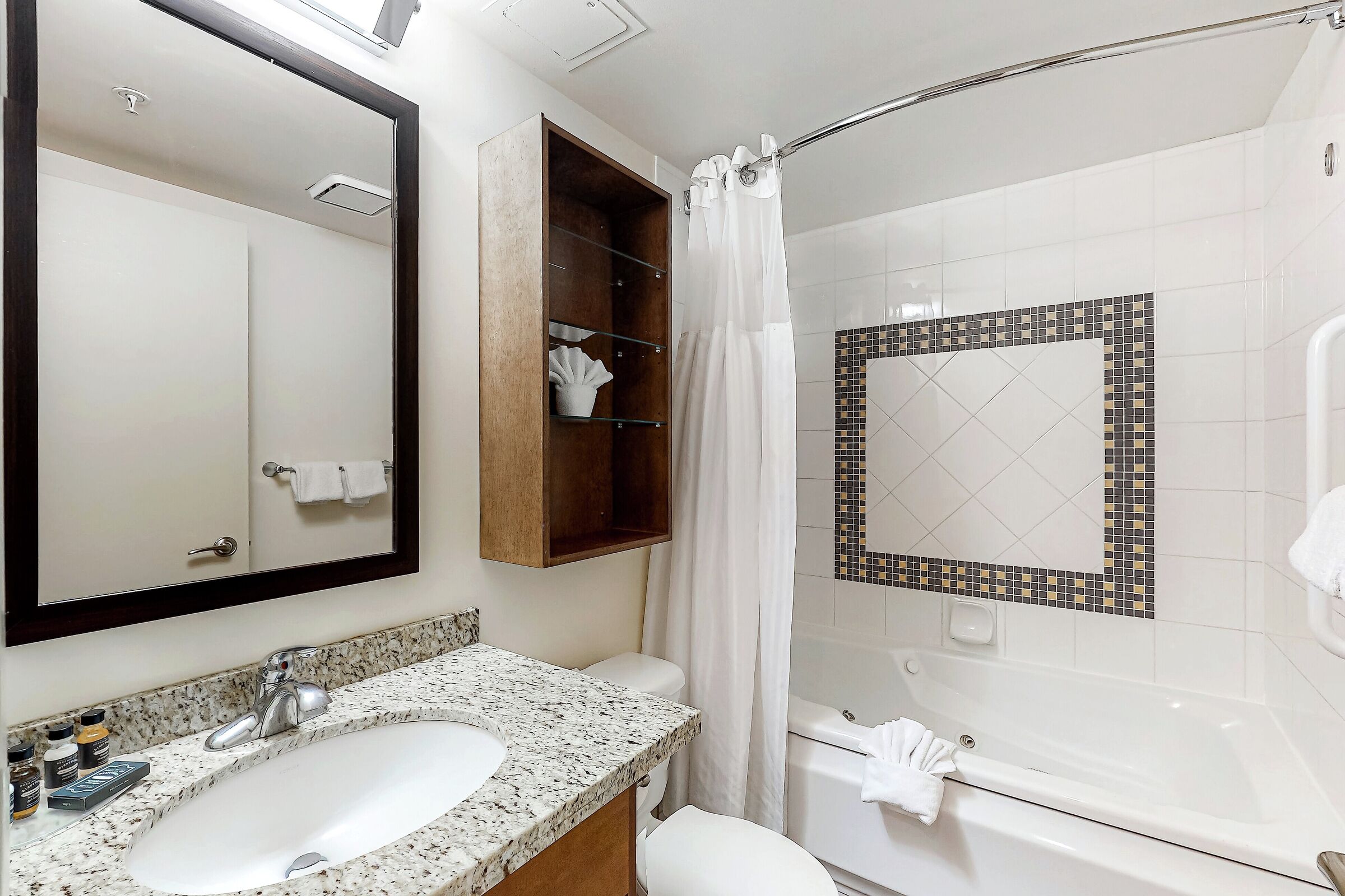 #4402 - Studio Bathroom