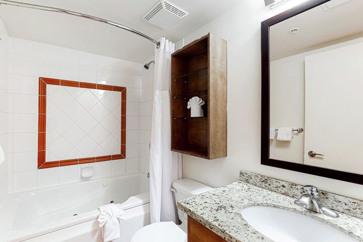 #511 - Studio Bathroom