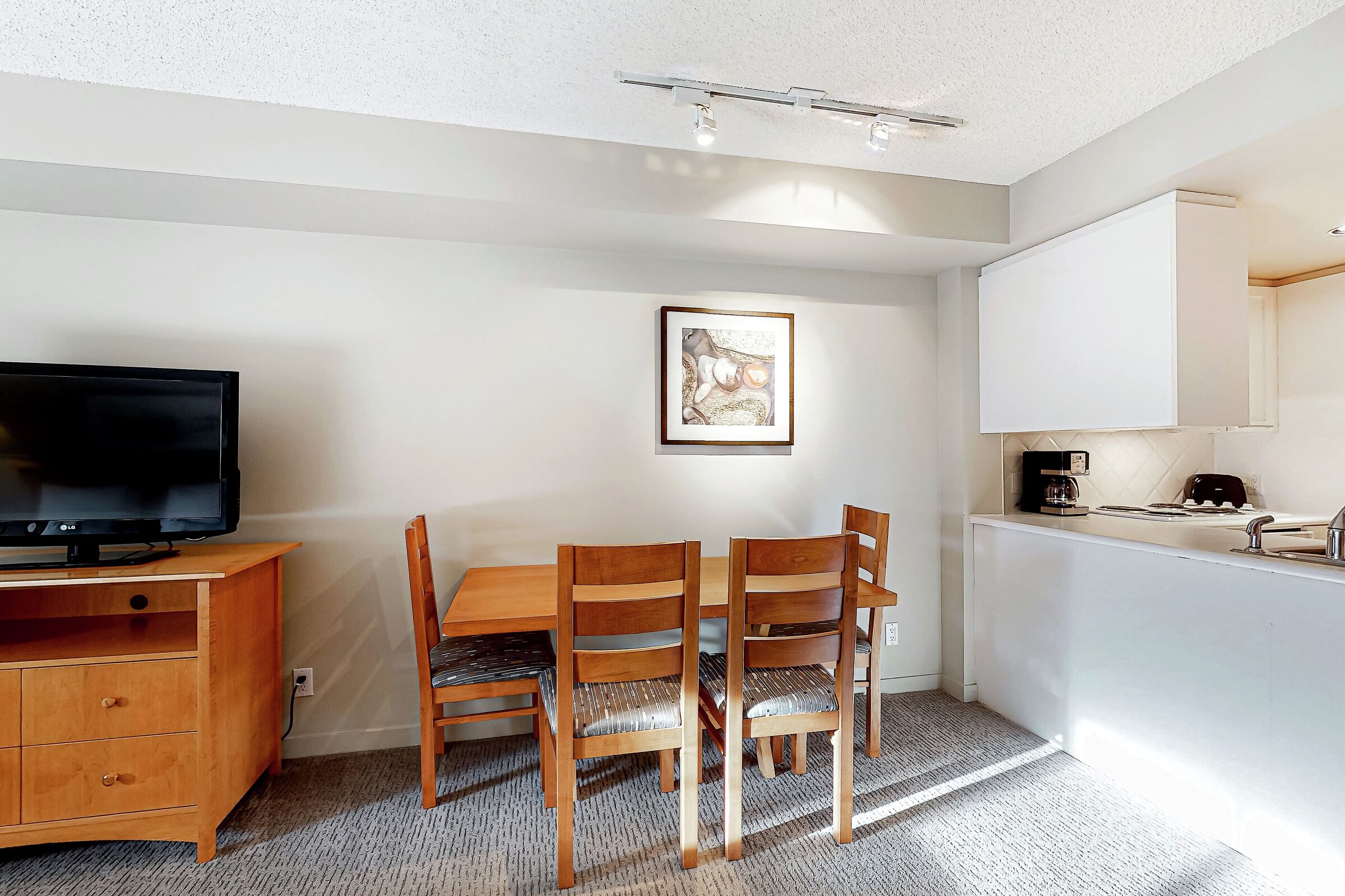 #511 - Studio Dining Area