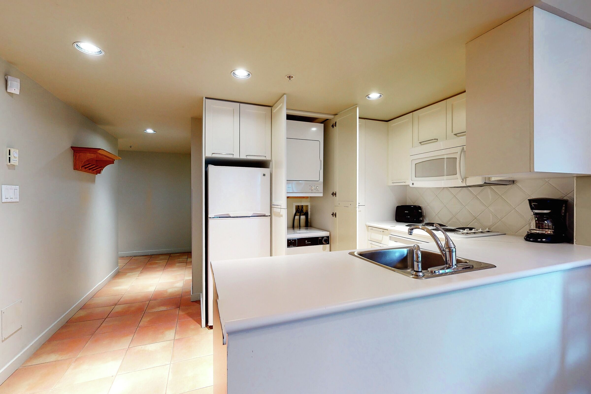 #306 - Studio Kitchen
