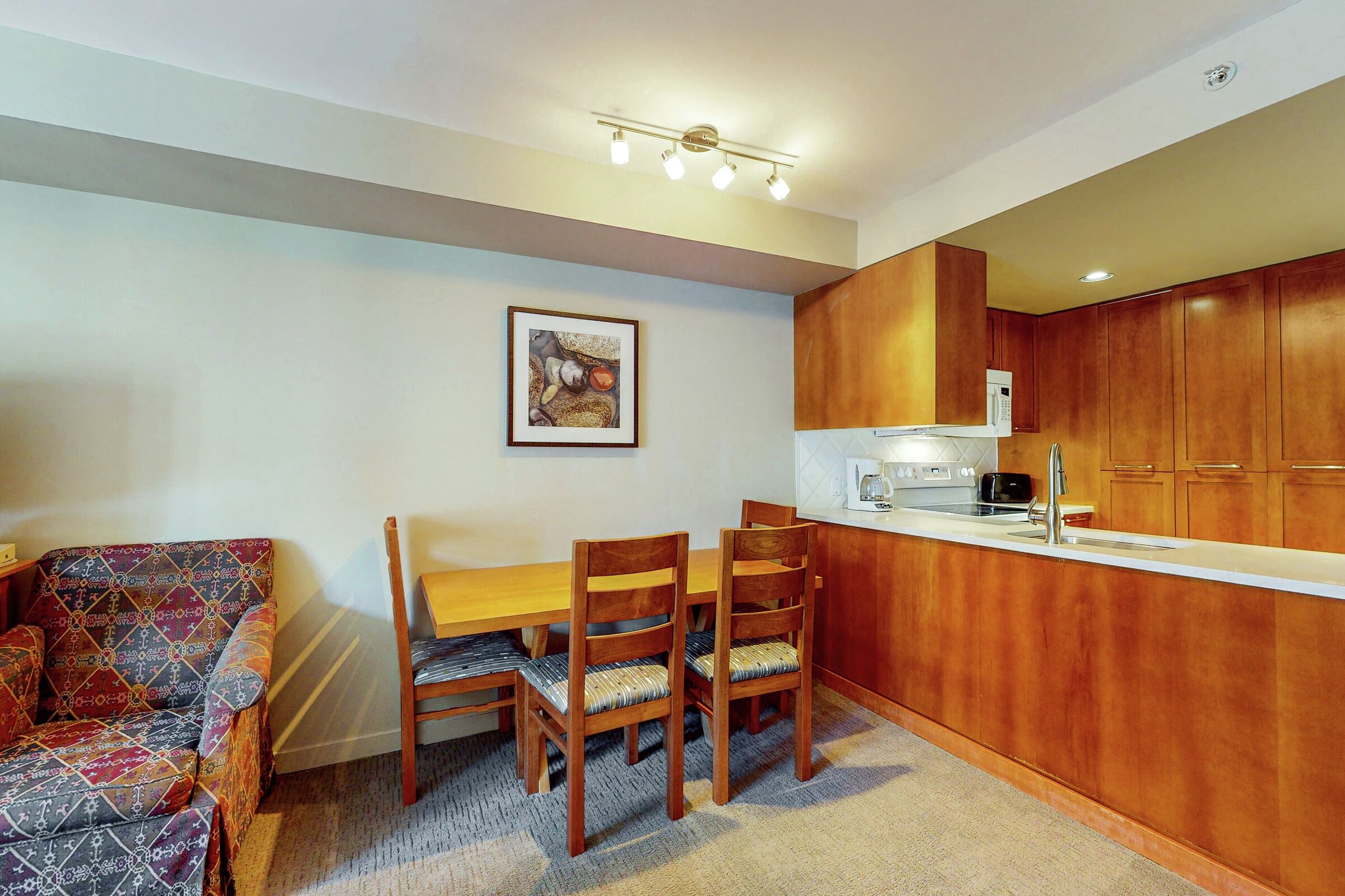 #305 - Studio Dining Area & Kitchen
