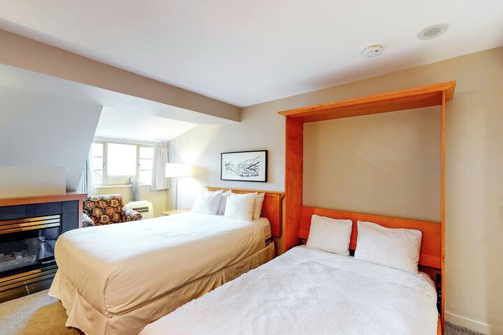 #513 - Studio Sleeping Area