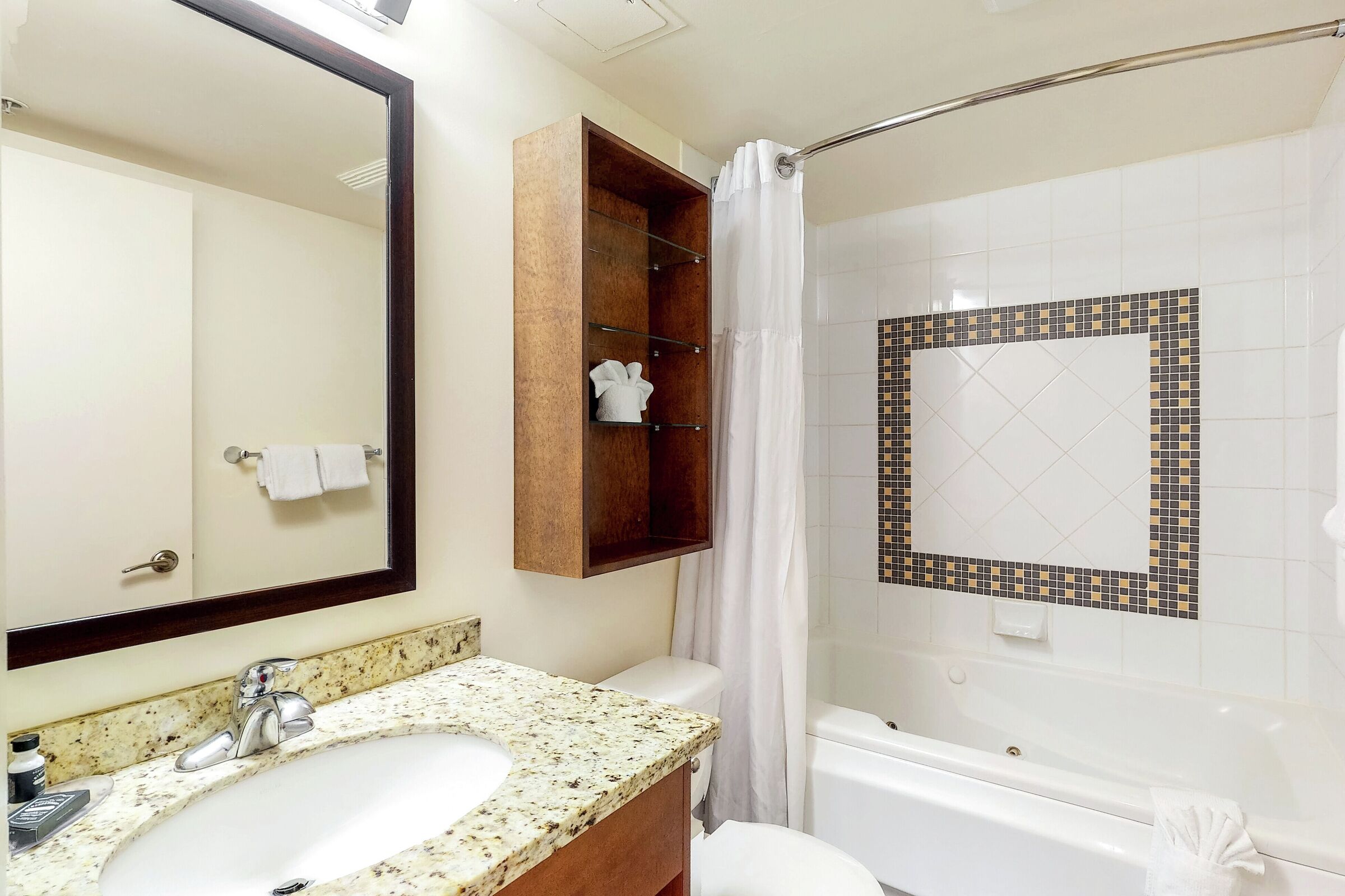 #513 - Studio Bathroom