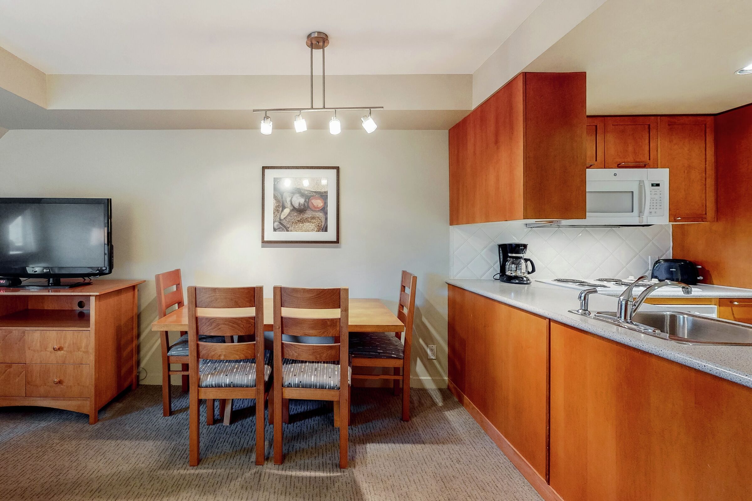 #514 - Studio Dining Area