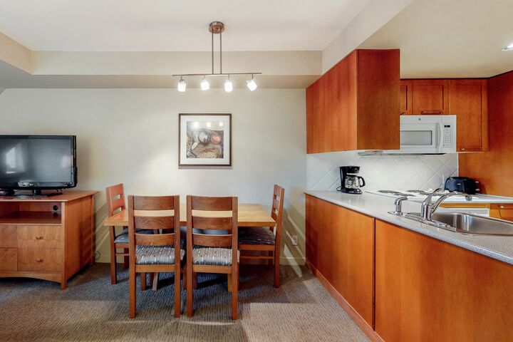 #514 - Studio Dining Area